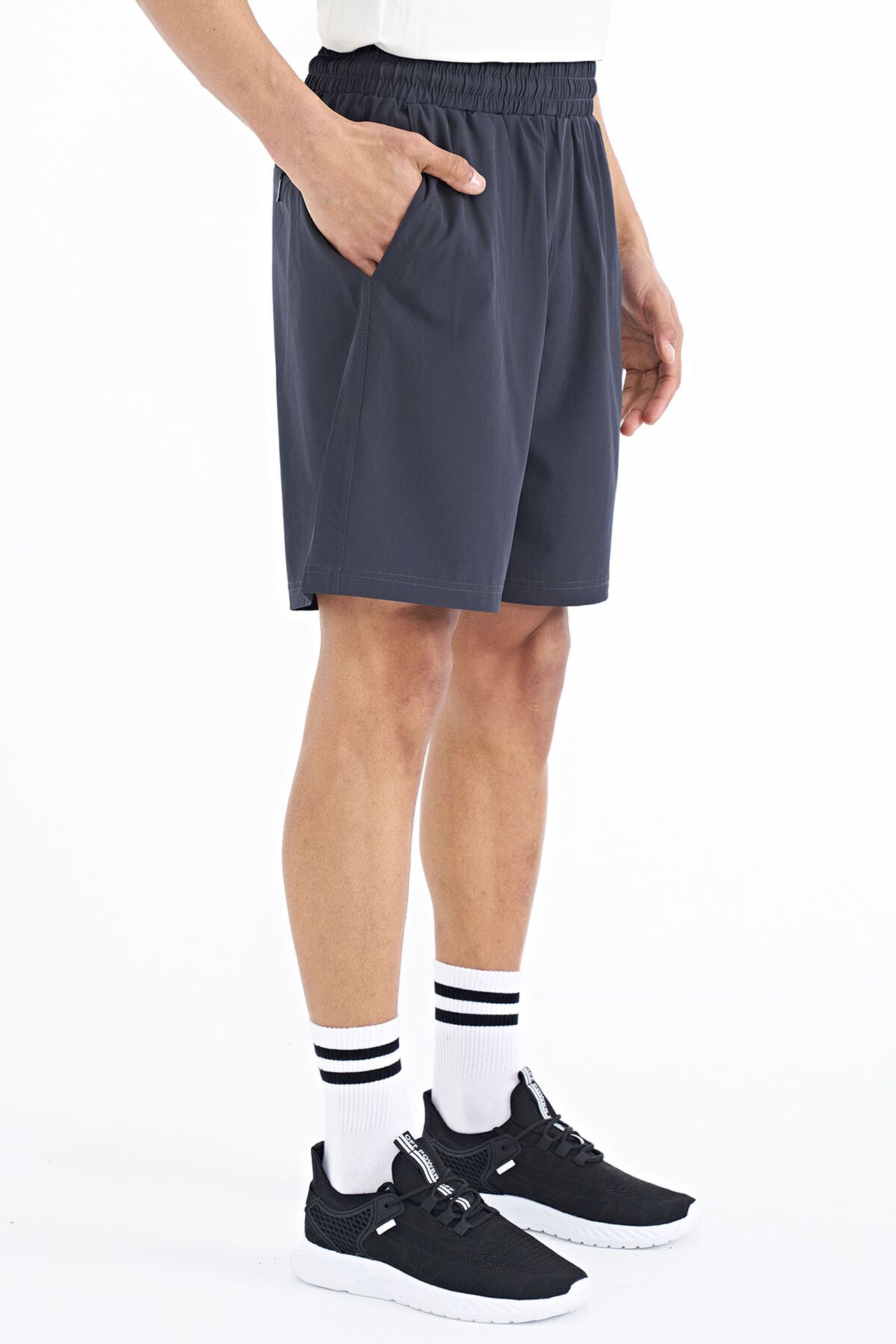 TOMMY Men's Regular-fit Wide-leg Shorts 5