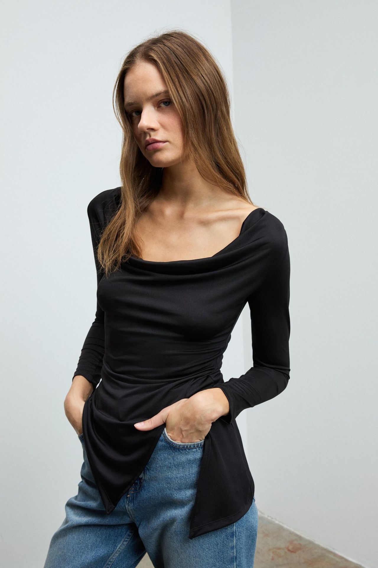 ETHIQUET Long V-Neck Slim Fit Blouse 4