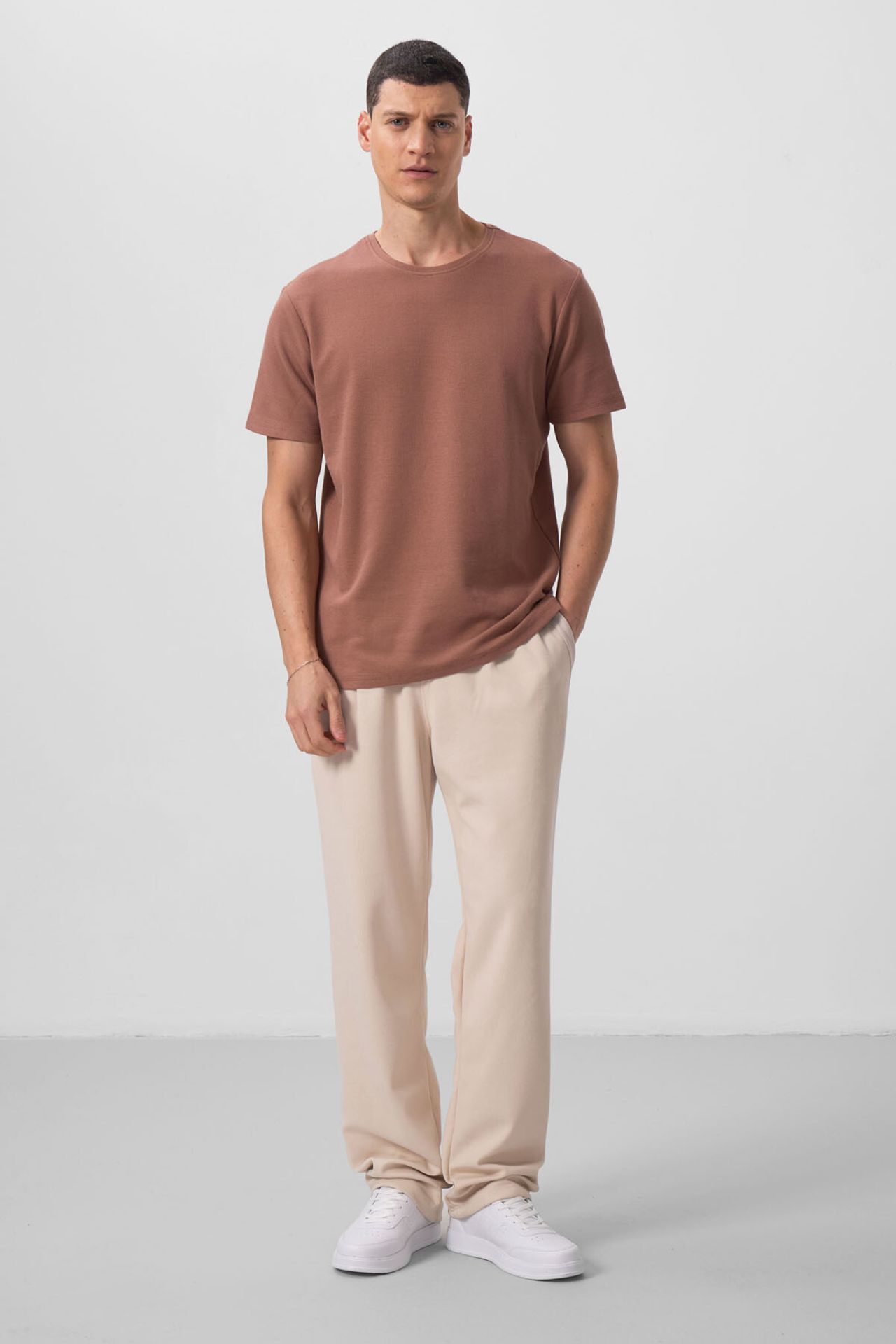 TOMMY Men's Regular Fit Crew Neck T-Shirt 2