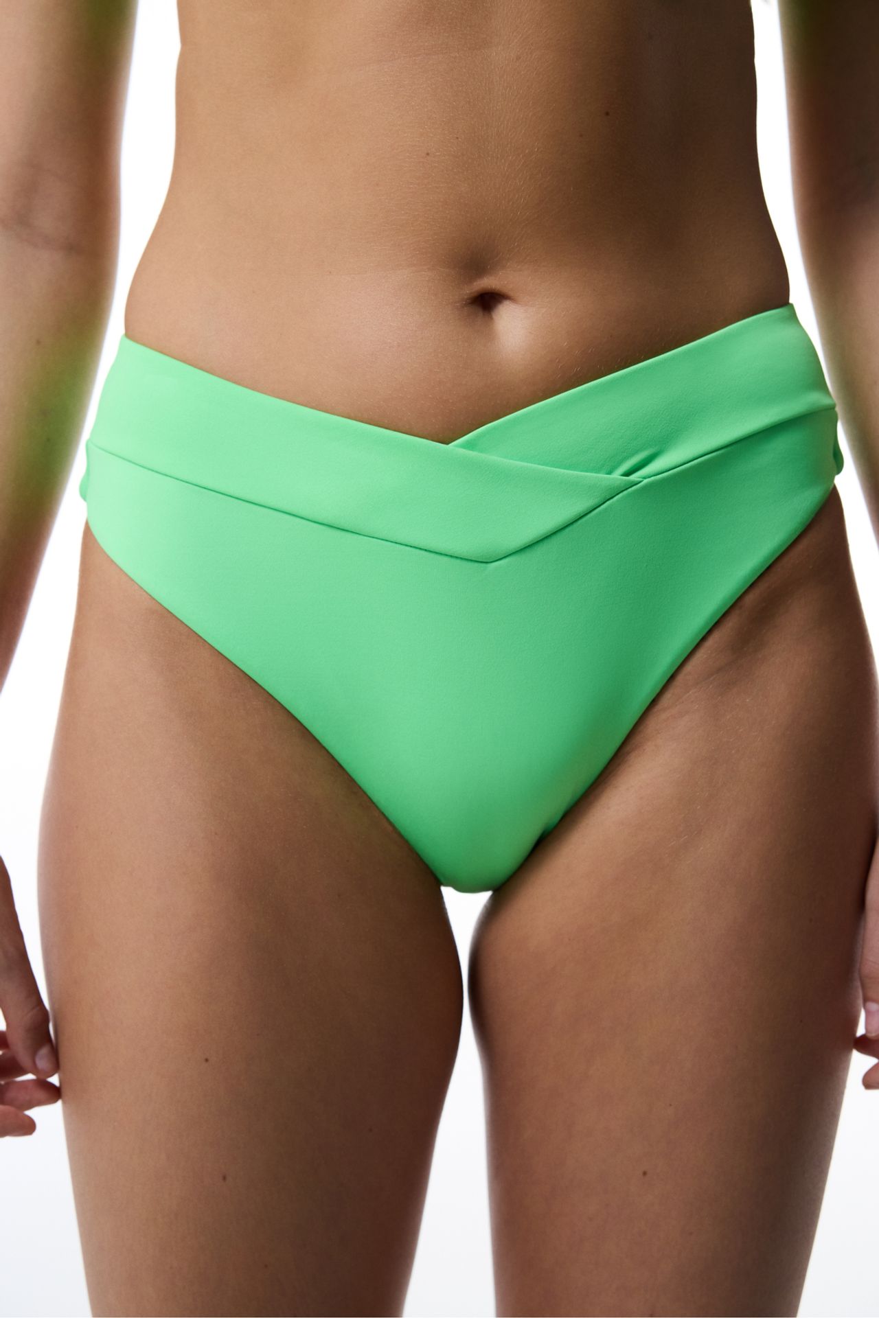 PENTI V-Cut Slip Bikini Bottom 1