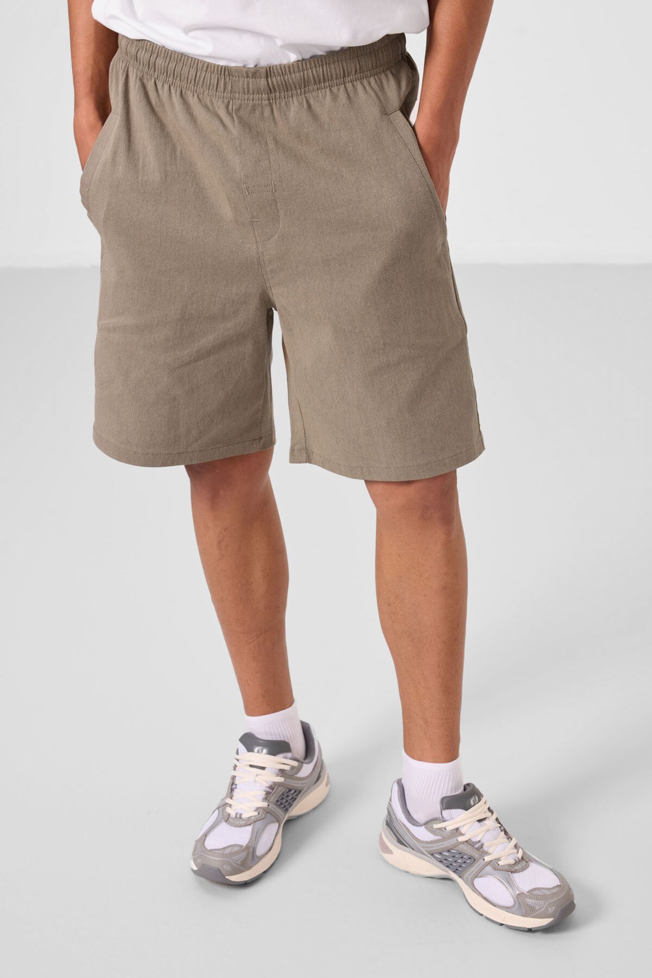 TOMMY Men's Woven Chino Shorts 2