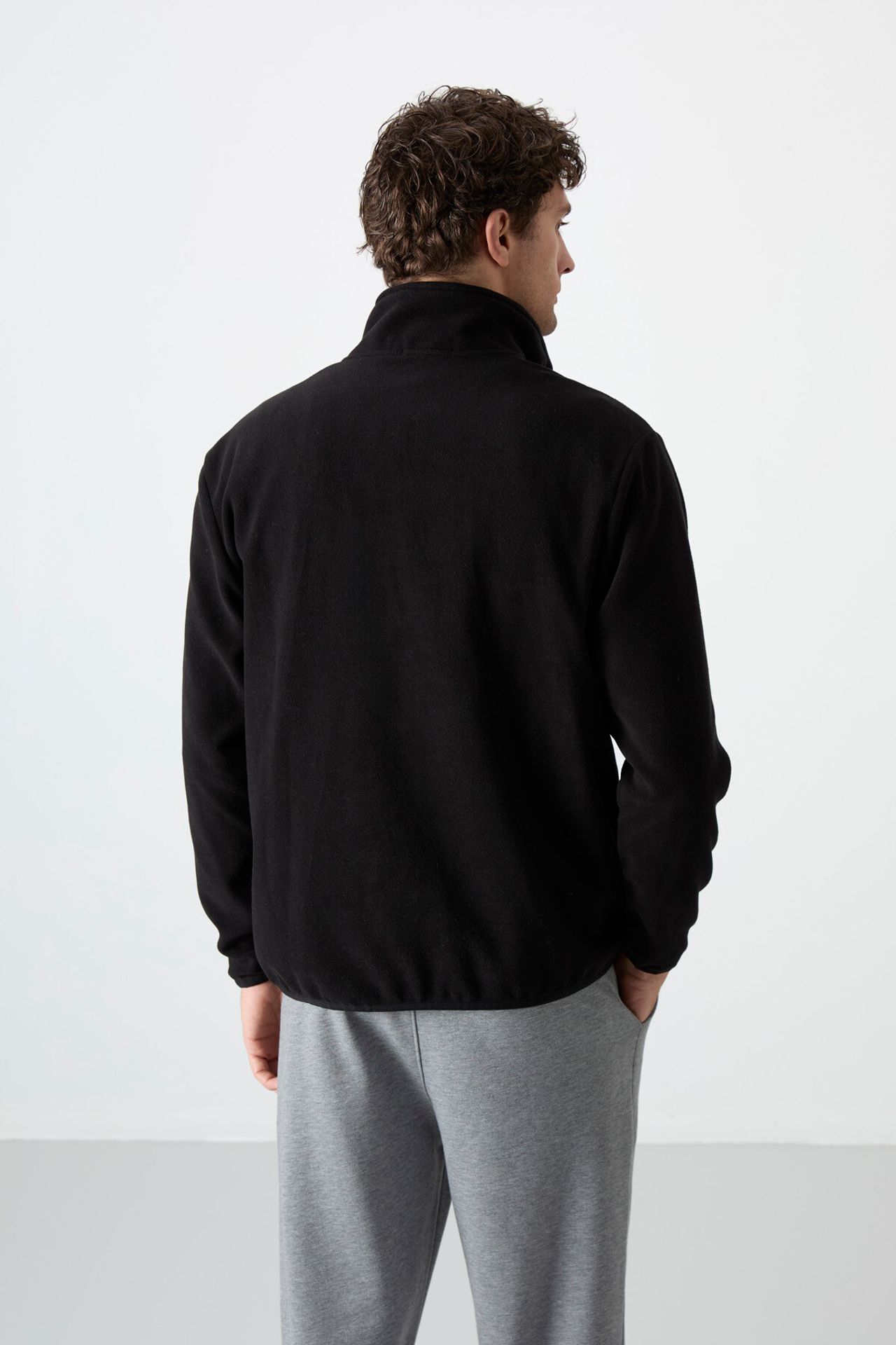 TOMMY Men's Slim Fit Half-zip Plush Sweatshirt 6