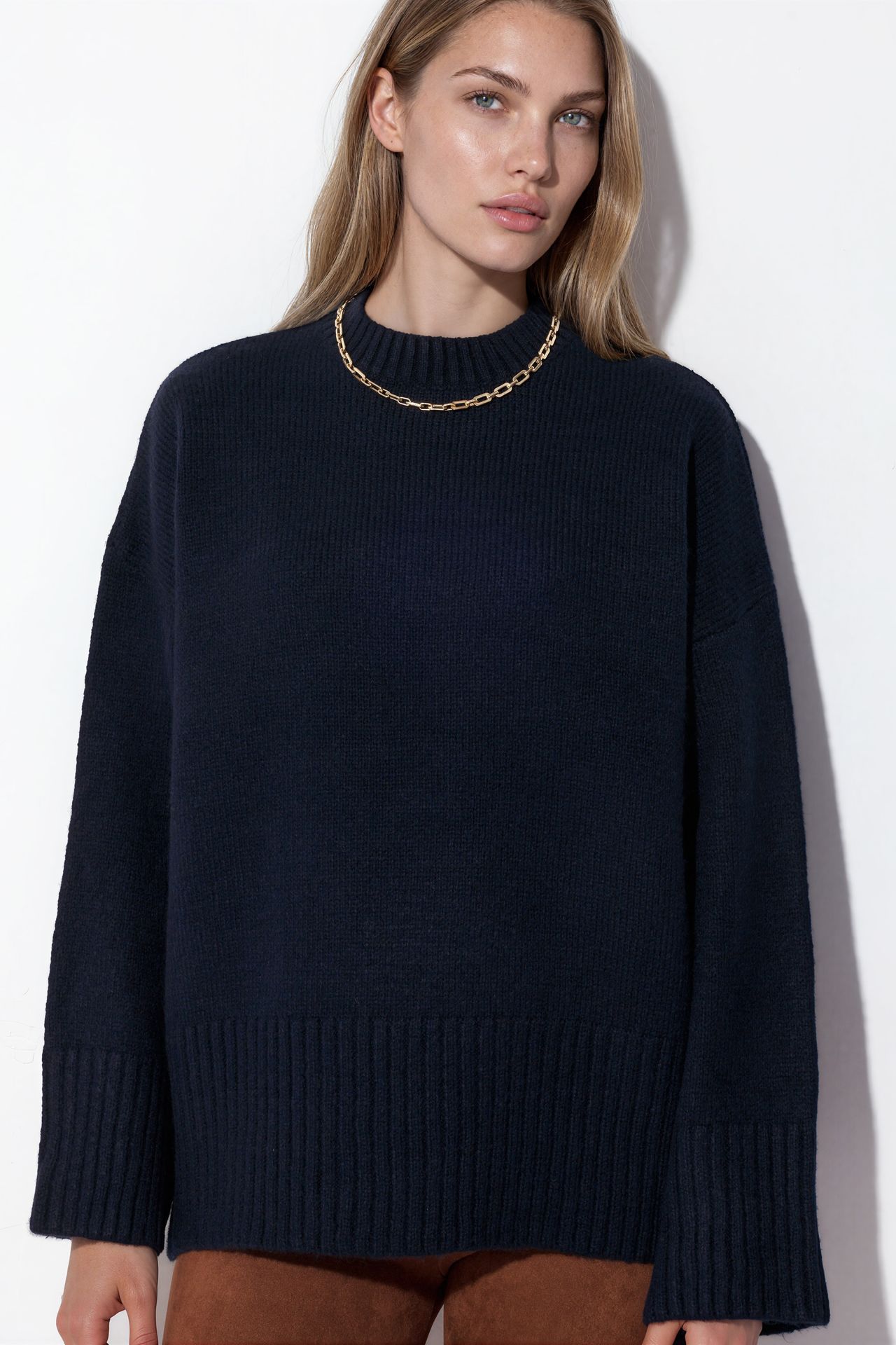 VIORNA Plain Crew Neck Sweatshirt 1