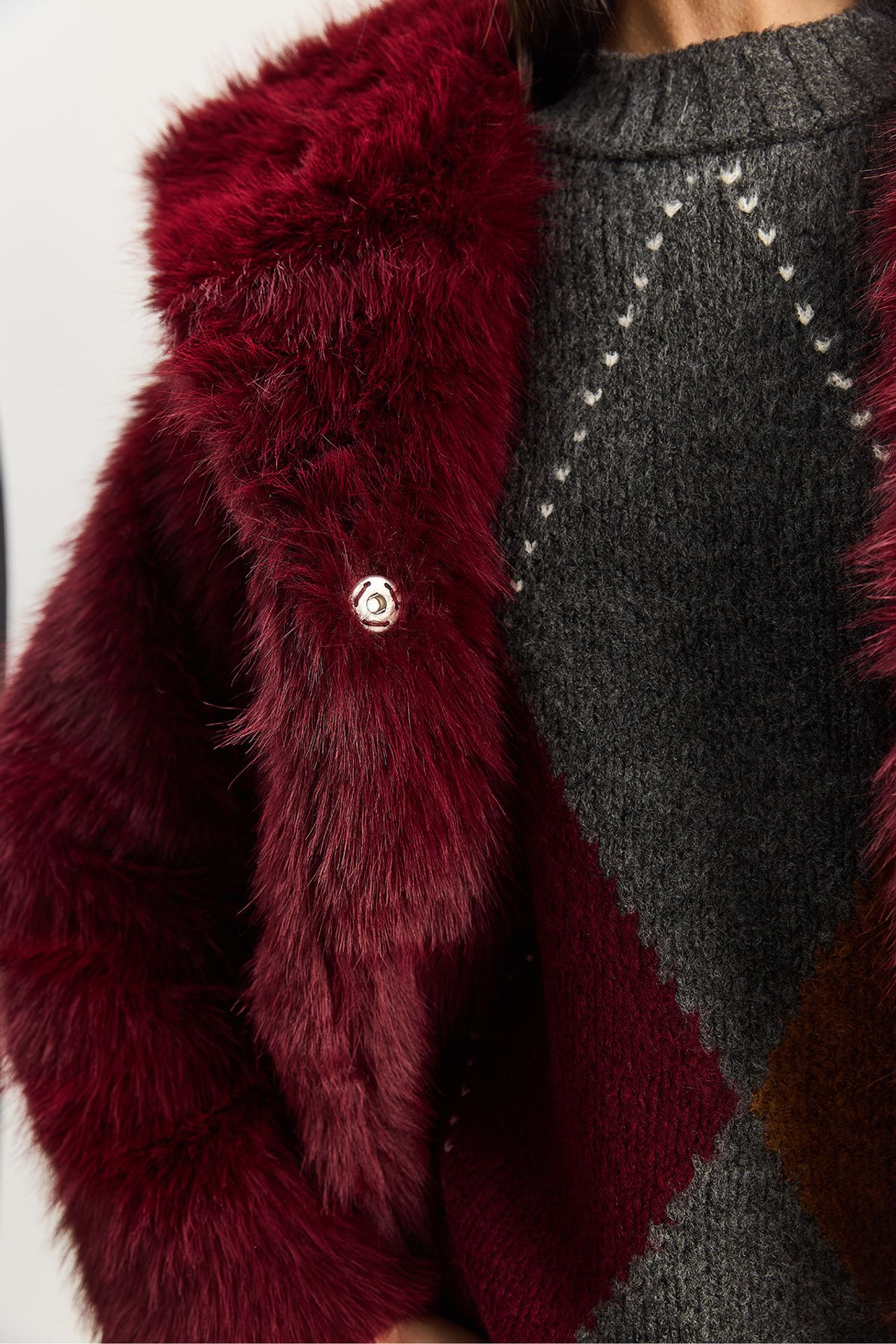 LUCCI Oversize Faux Fur Coat 5