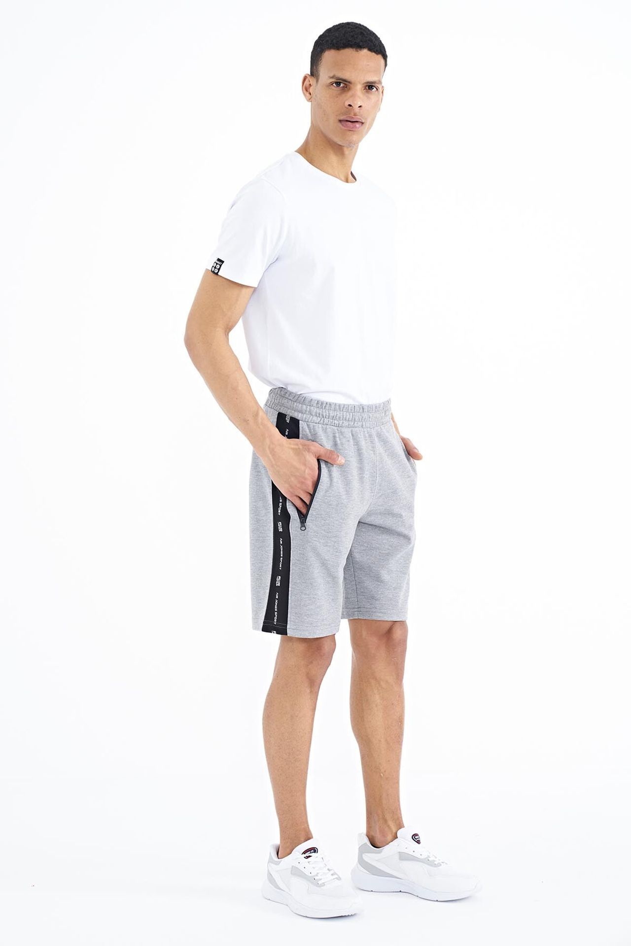 TOMMY Men's Knit Sweat Shorts 6