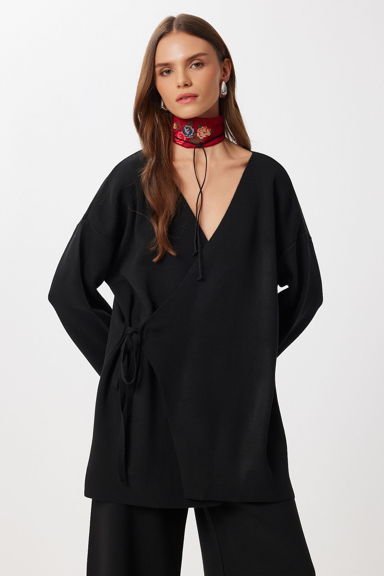 ISTANBUL Oversized Tie Detail V-Neck Knitwear Two-Piece Set 3