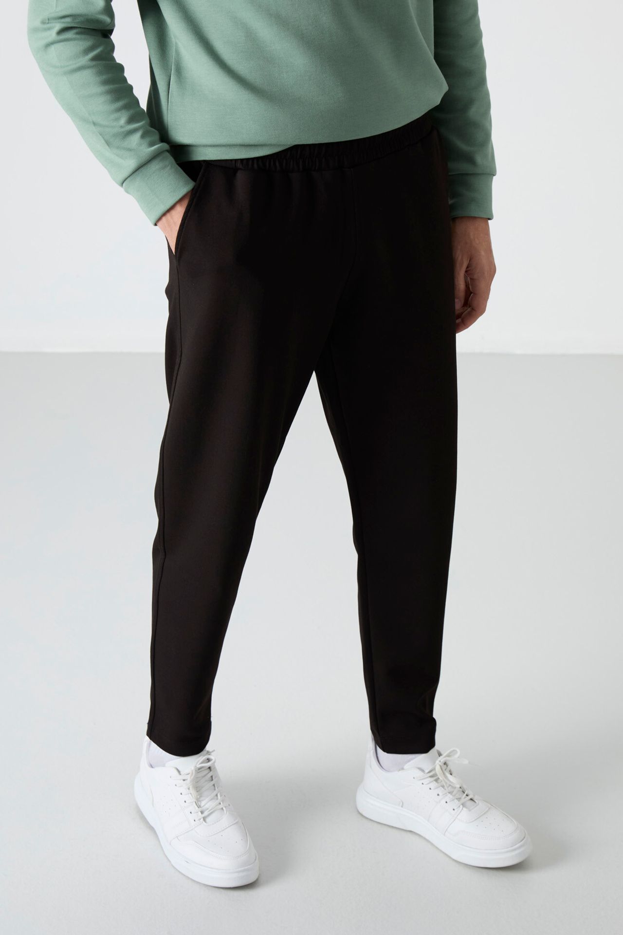 TOMMY Men's Regular-fit Pull-On Sweatpants 3