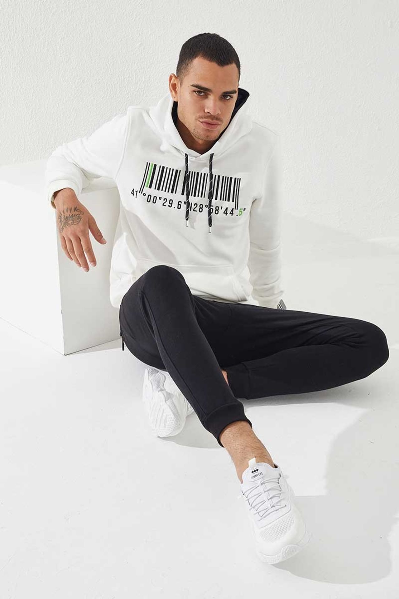 TOMMY Printed Hooded Sweatshirt 2