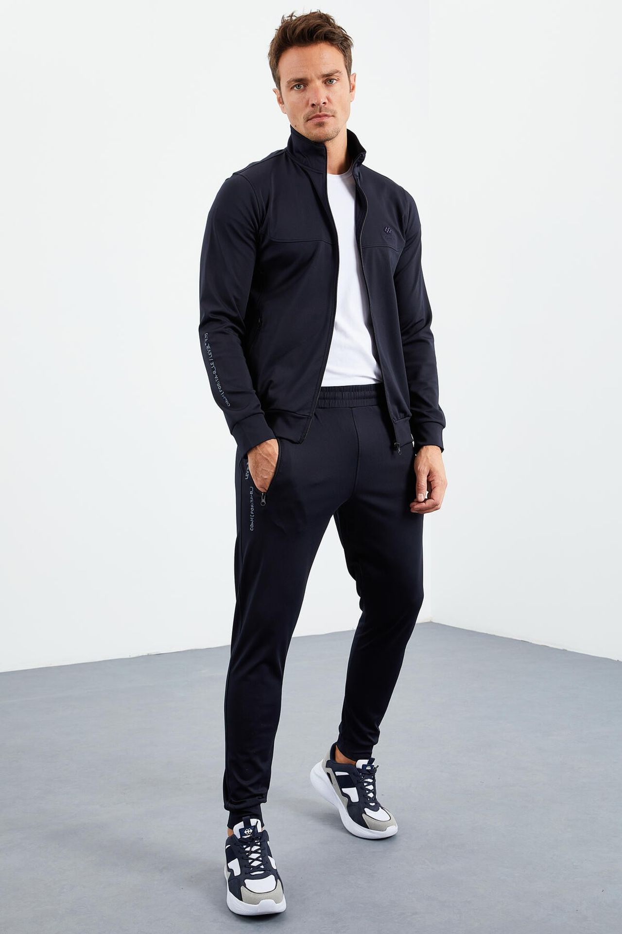 TOMMY Men's Scuba Knit Sweatshirt And Pants Set 4
