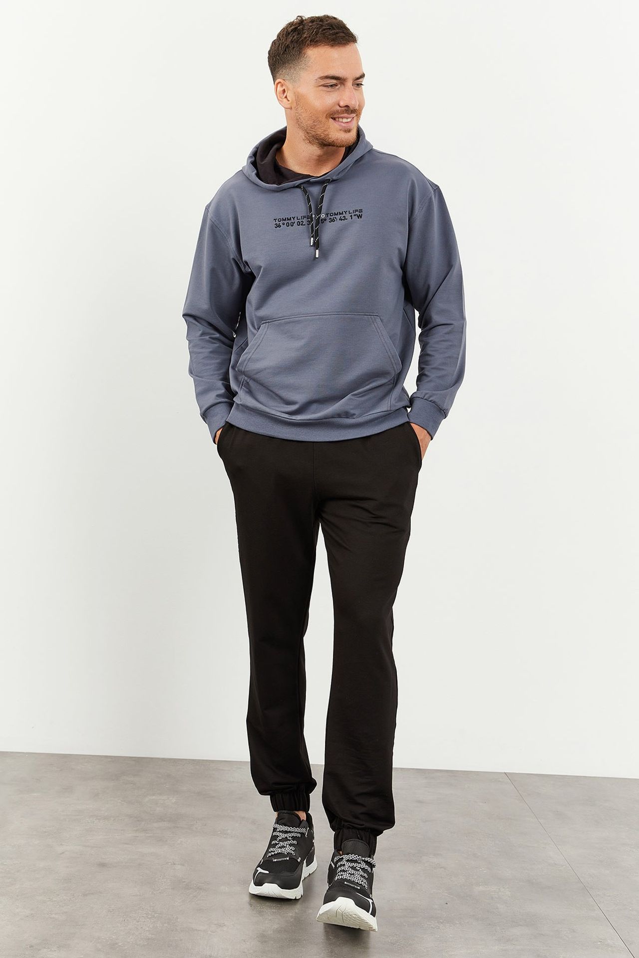 TOMMY Oversized Hooded Sweatshirt And Pants Set 5