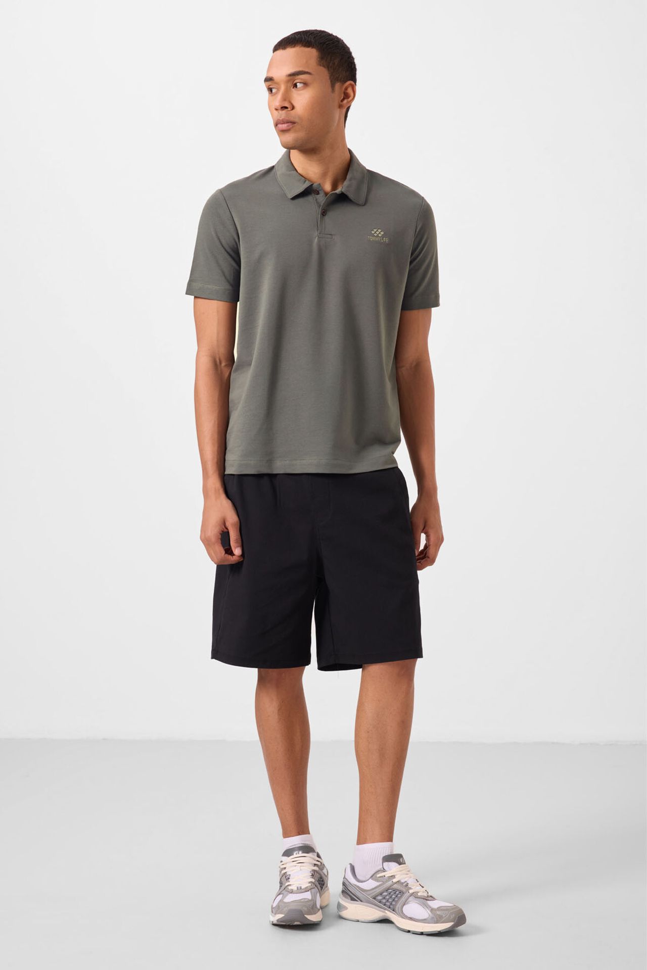 TOMMY Men's Woven Chino Shorts 4