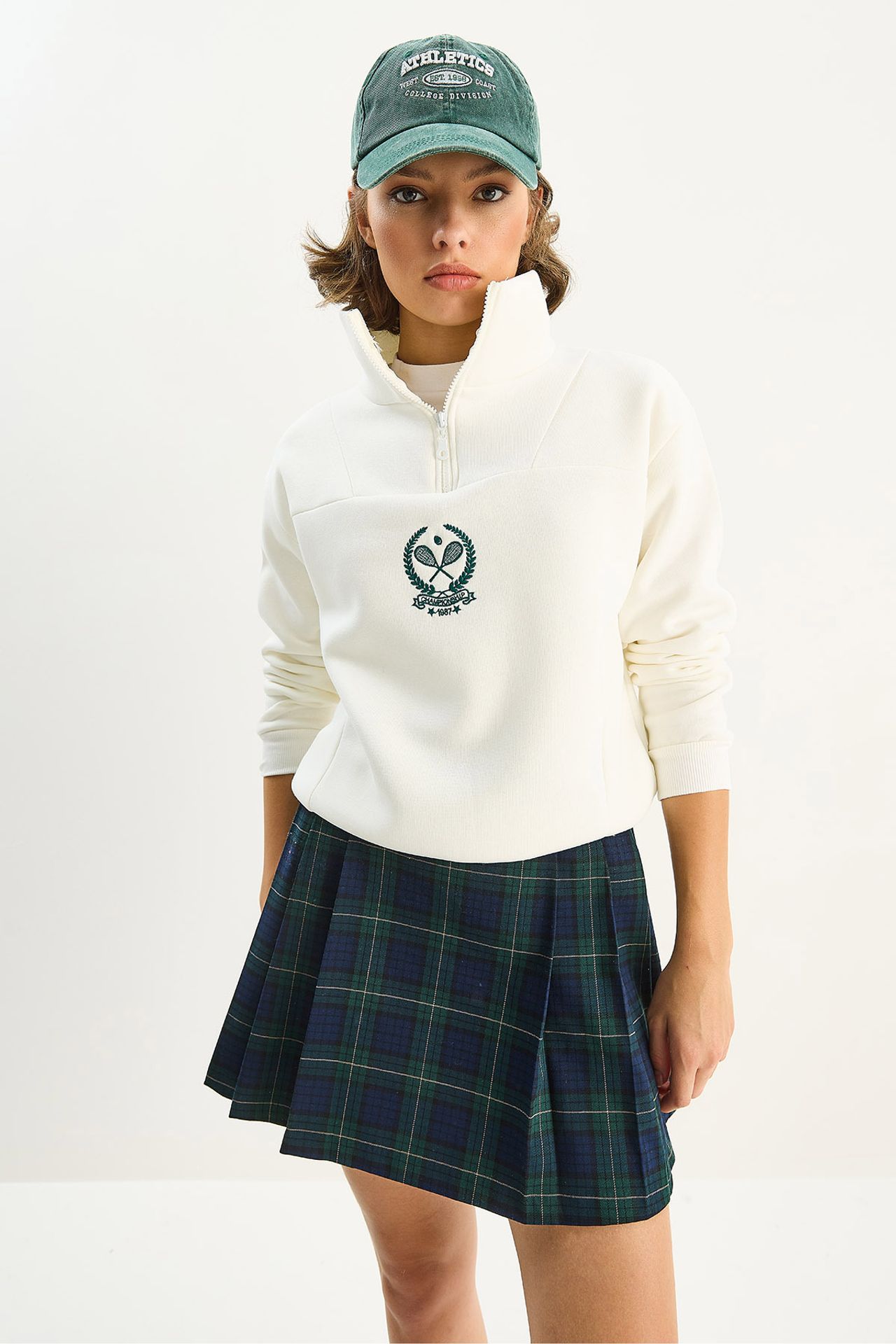 LUCCI Embroidery Zipper Collar Sweatshirt