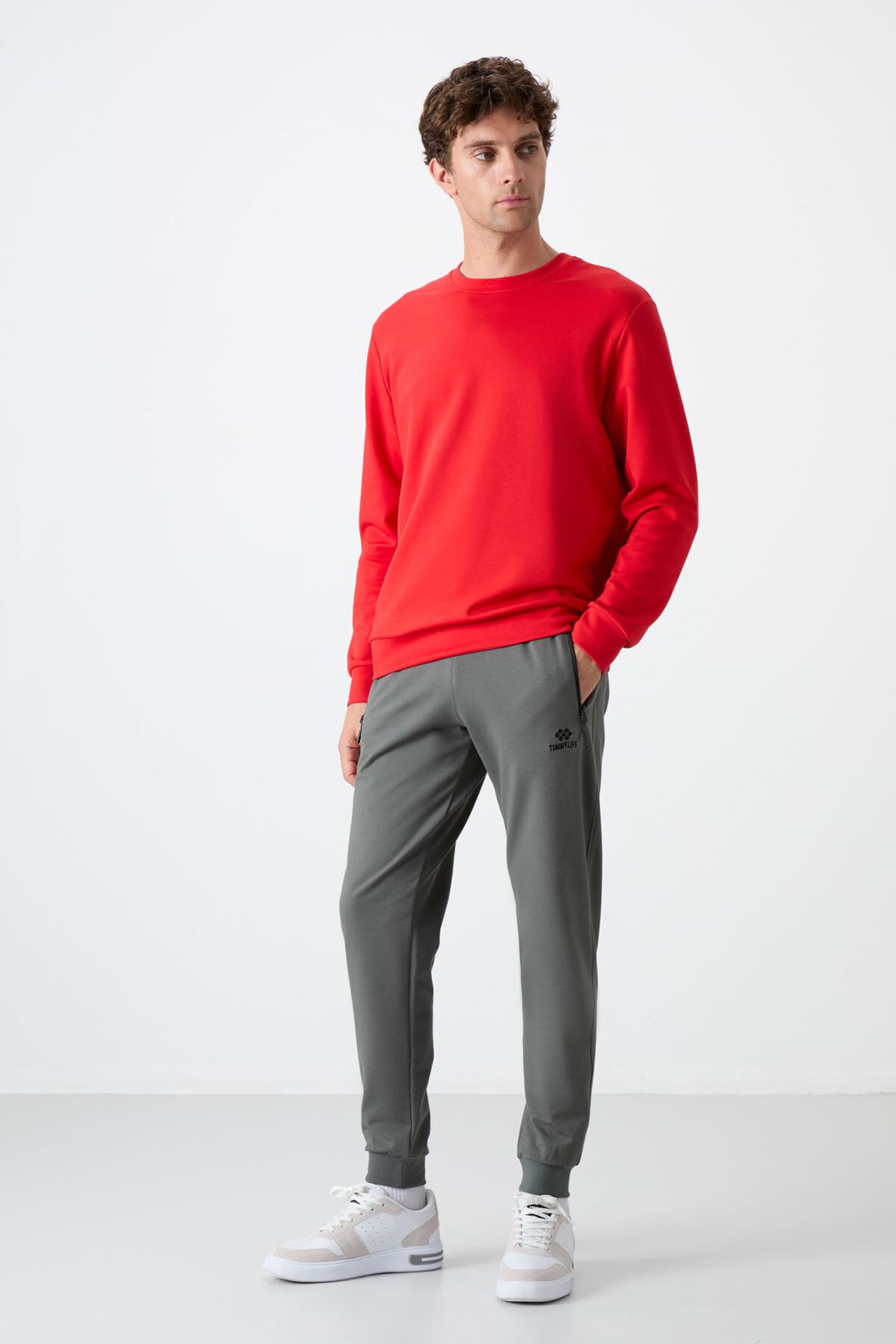 TOMMY Men's Solid Pull-on Sweatpants With Zip Pocket 2