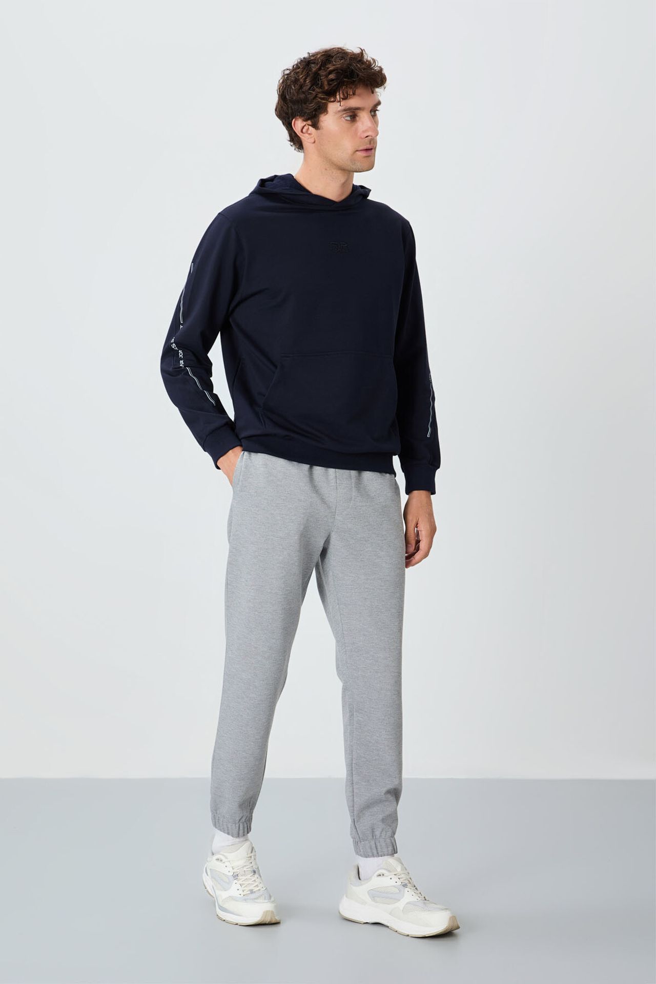 TOMMY Men's Regular Fit Fleece Sweatpants 1