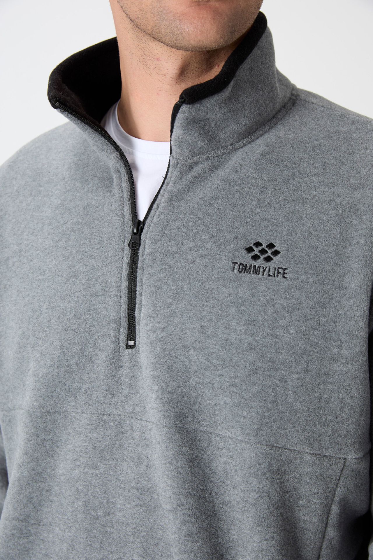 TOMMY Men's Slim Fit Half-zip Plush Sweatshirt 4