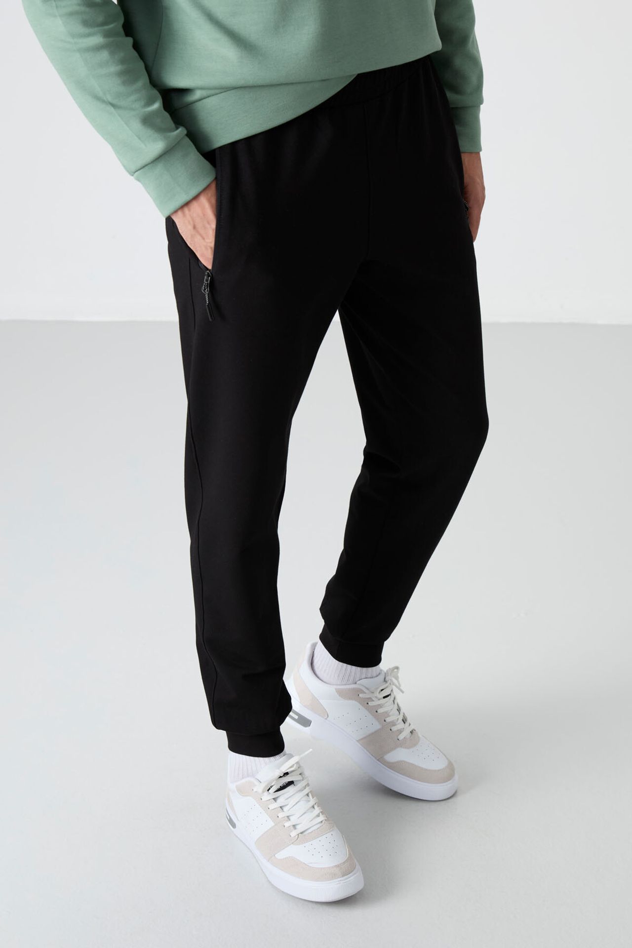 TOMMY Men's Solid Pull-on Sweatpants With Zip Pocket 4