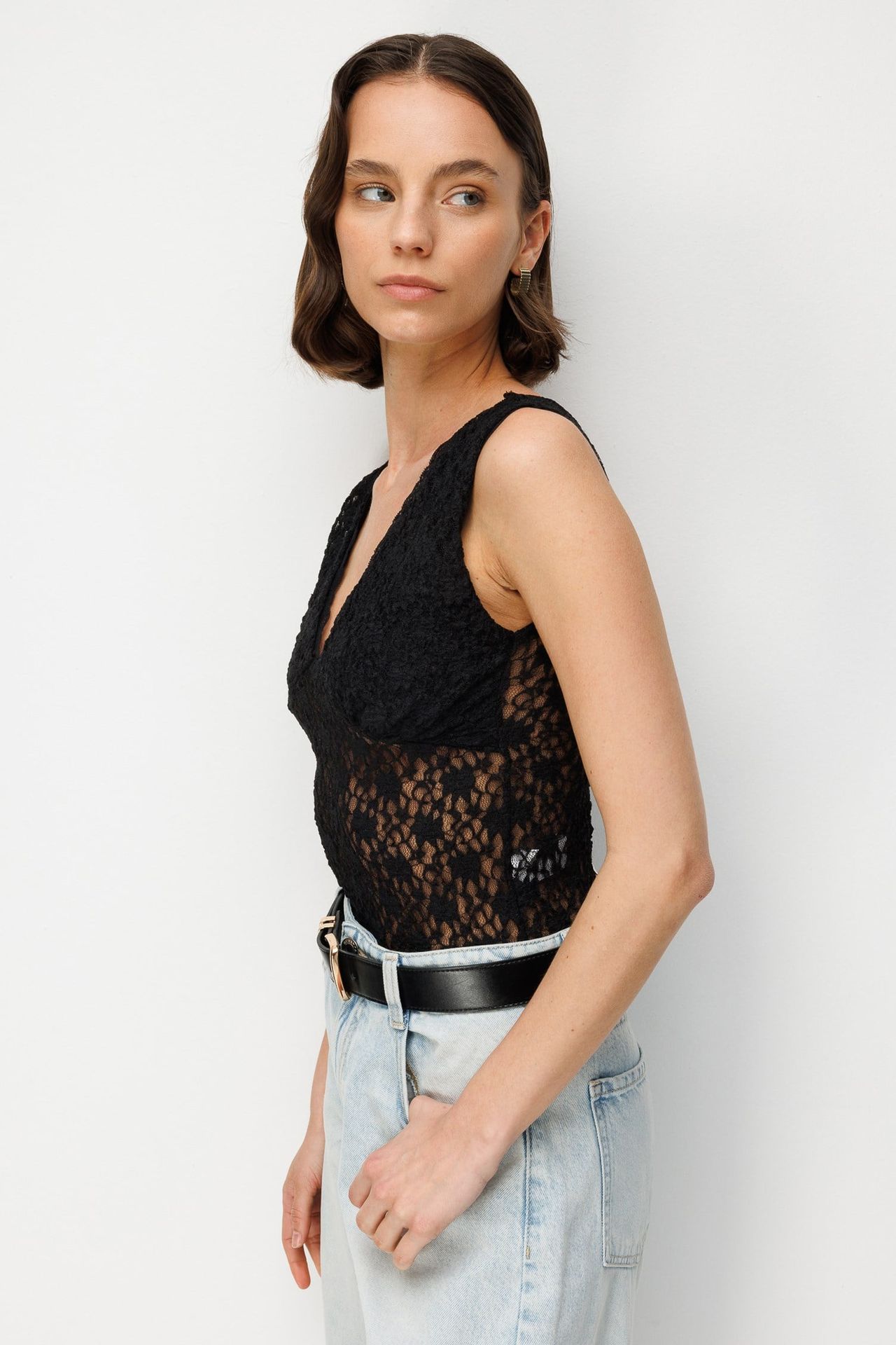 MIXRAY Women's Sleeveless Lace Cut-Out V-Neck Blouse 5