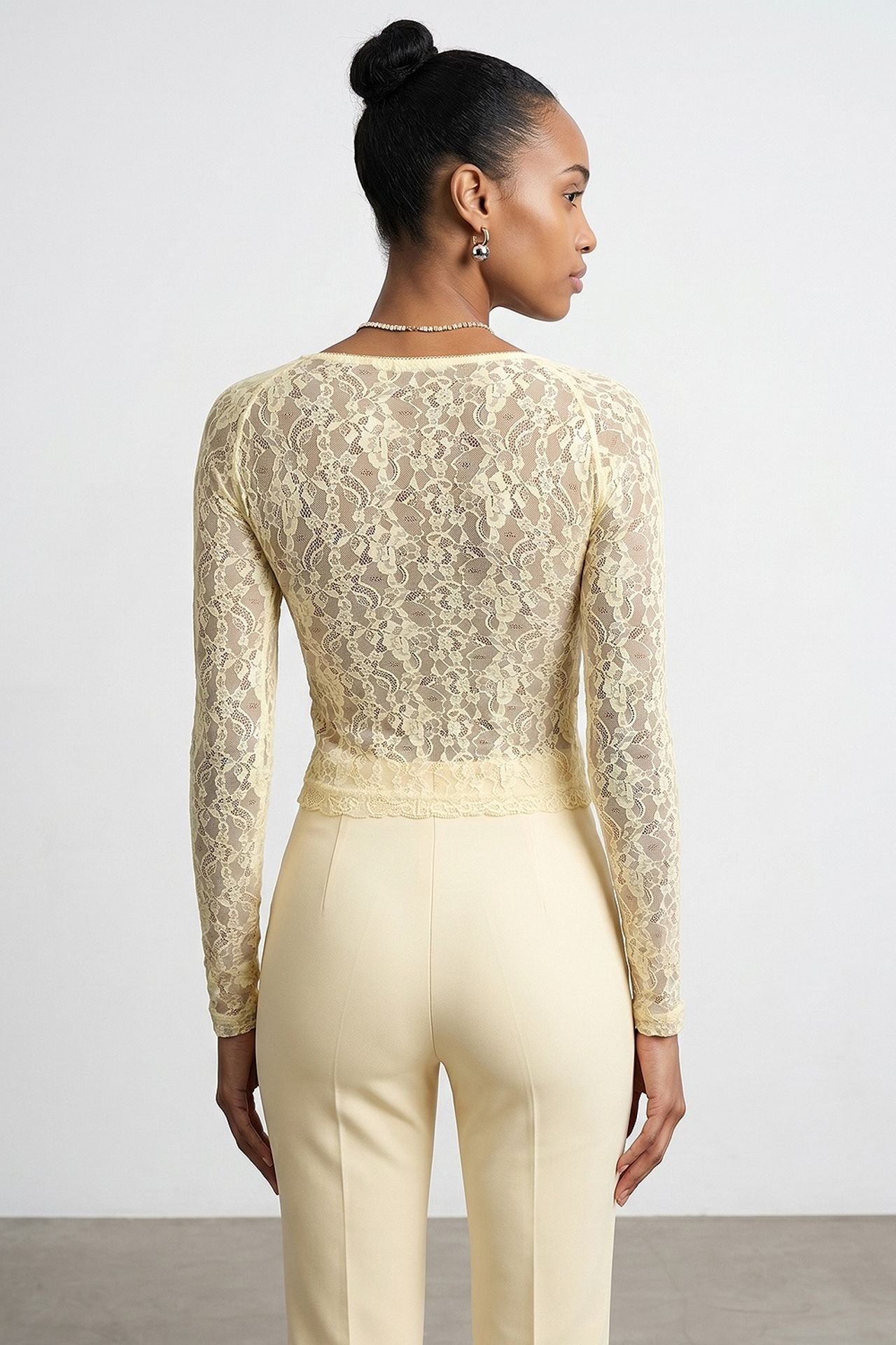 DILVIN Women’s Lace V-neck Long-sleeve Top 2