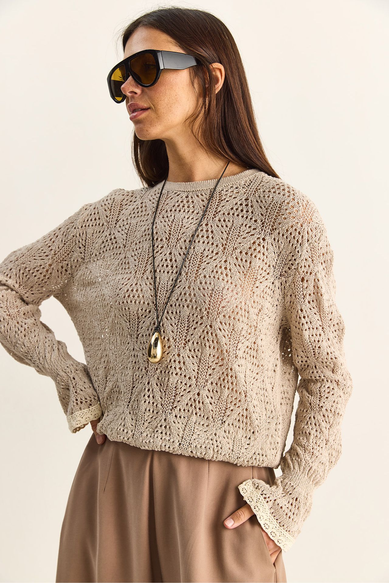 LUCCI Textured Crew Neck Frilly Knit Sweater 3