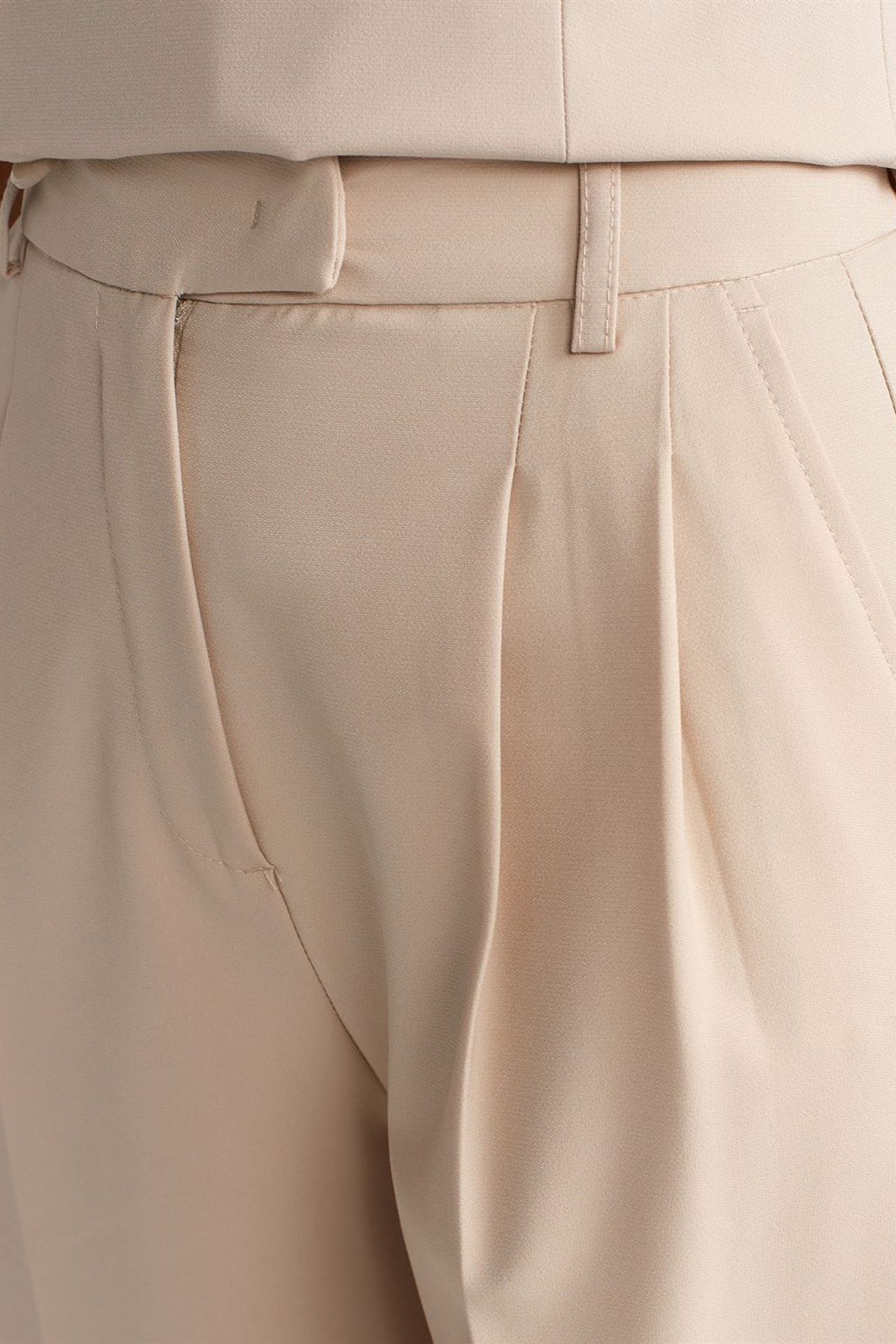 DILVIN High-Waist Wide-Leg Crepe Trousers With Belt 4