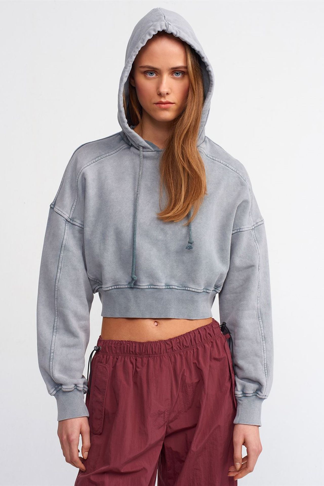 DILVIN Women's Oversized Cropped Hooded Sweatshirt 3
