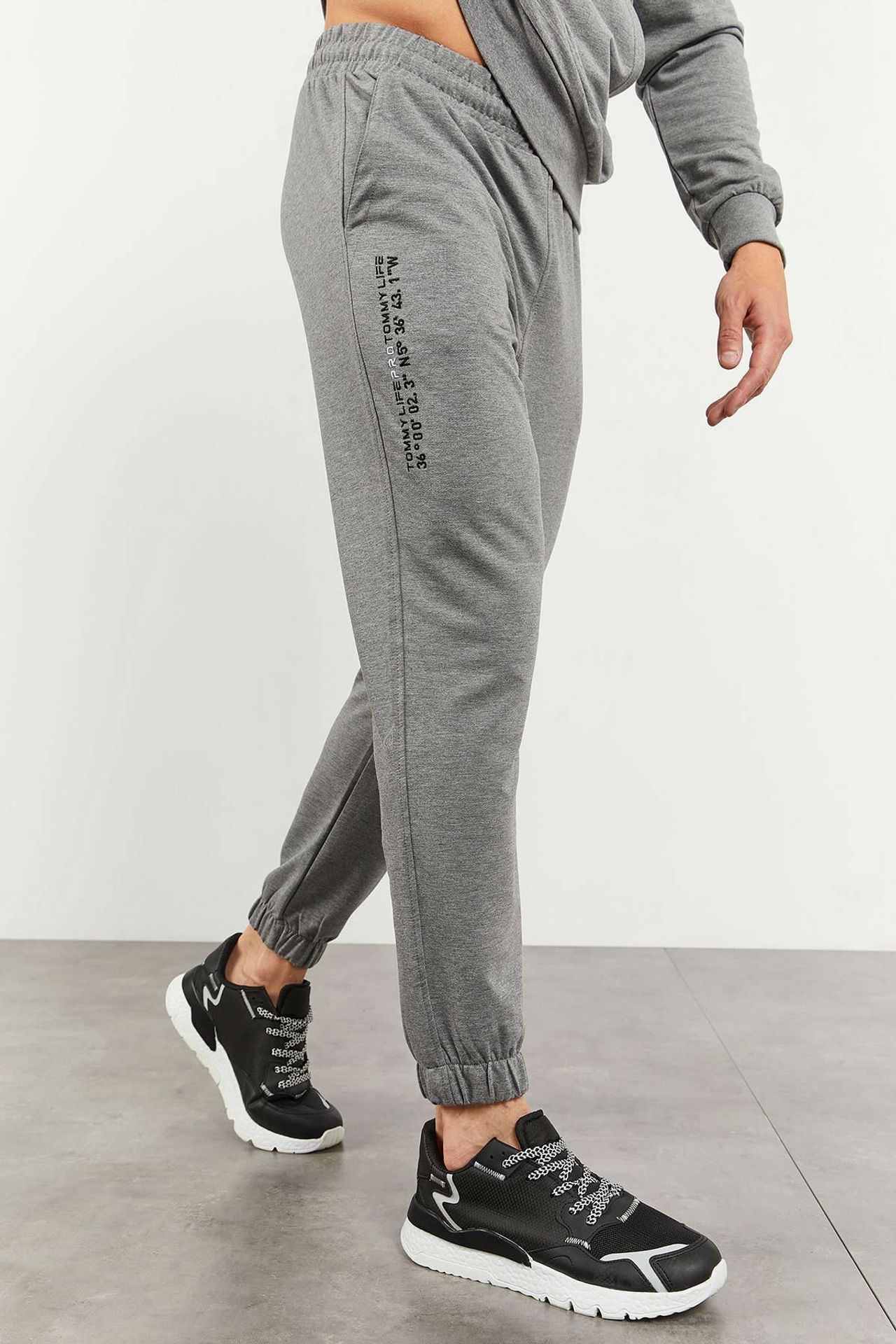 TOMMY Oversized Hooded Sweatshirt And Pants Set 5