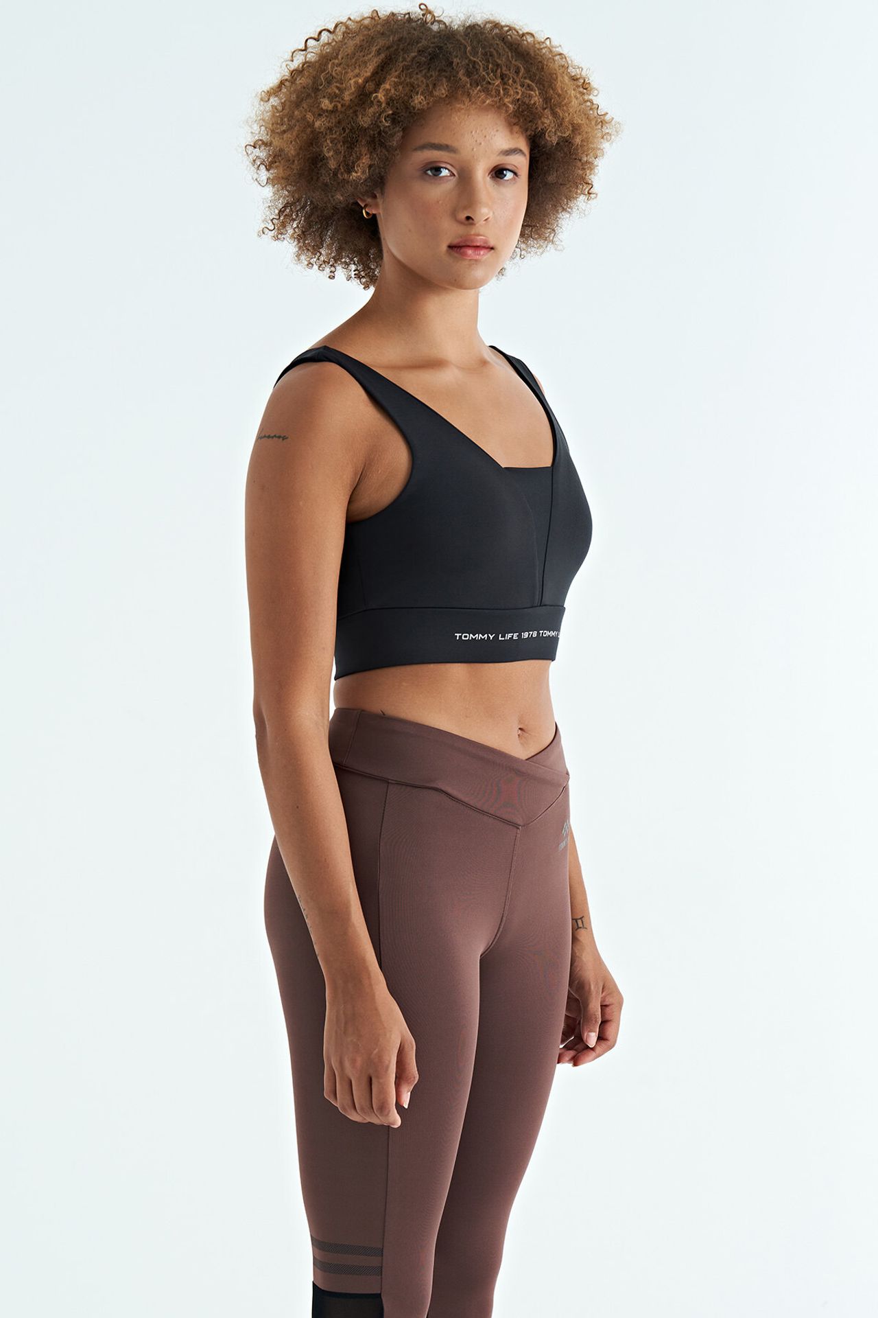 TOMMY Women's Color-Blocked Sleeveless Crop Sports Top 4
