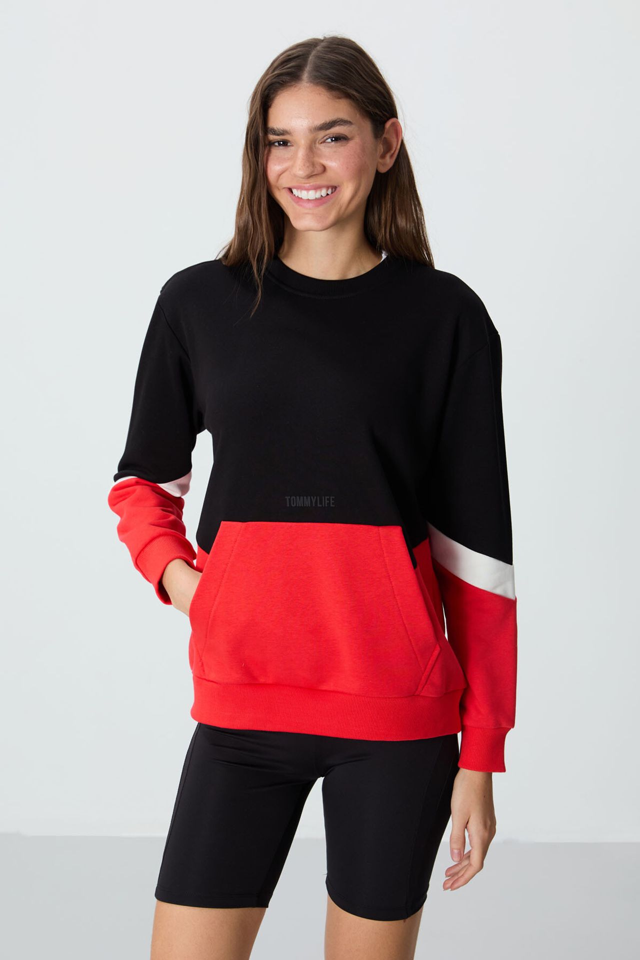 TOMMY Oversized Color-Blocked Crew Neck Sweatshirt 4