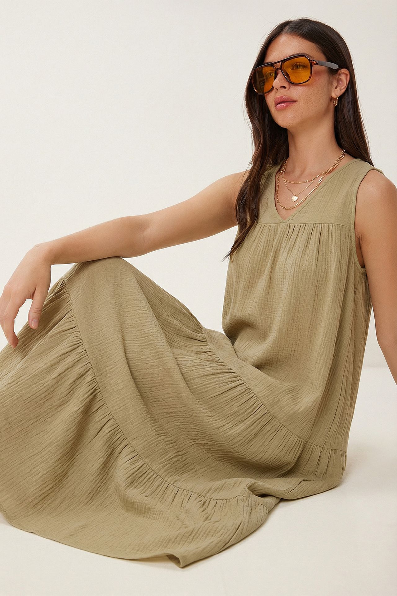 ISTANBUL Frilly V-Neck Midi Dress 3