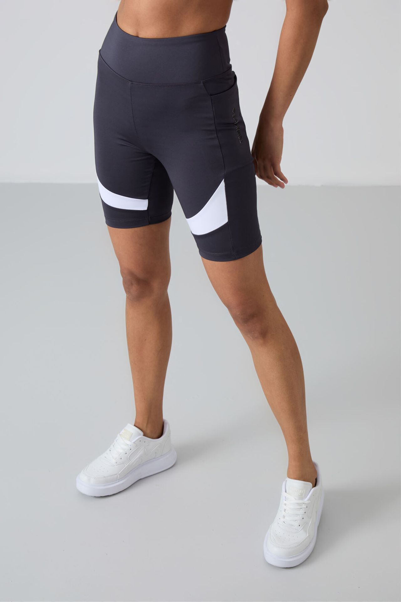 TOMMY High-Waist Short Sports Leggings
