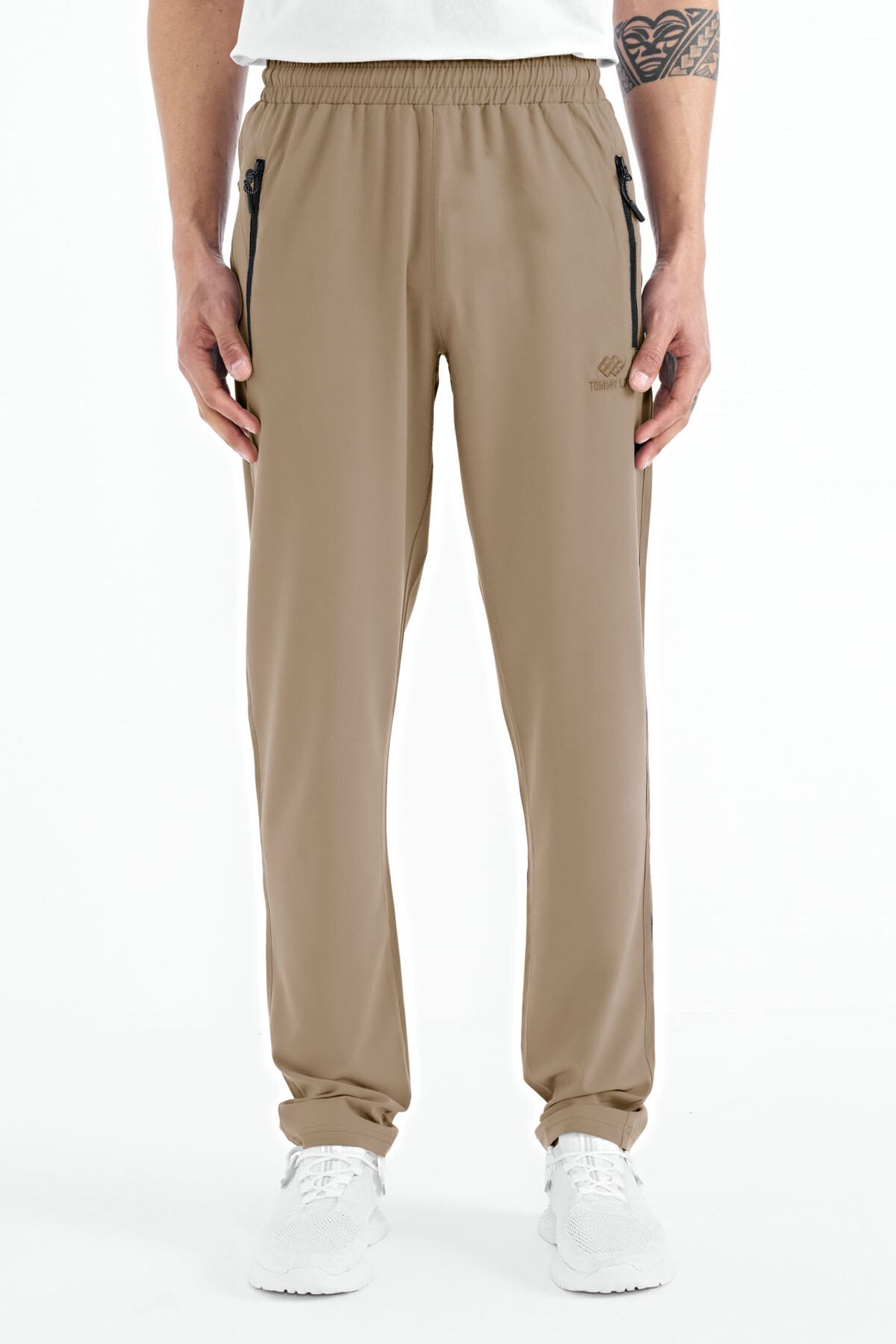 TOMMY Men's Straight-Leg Pull-On Sweatpants 3