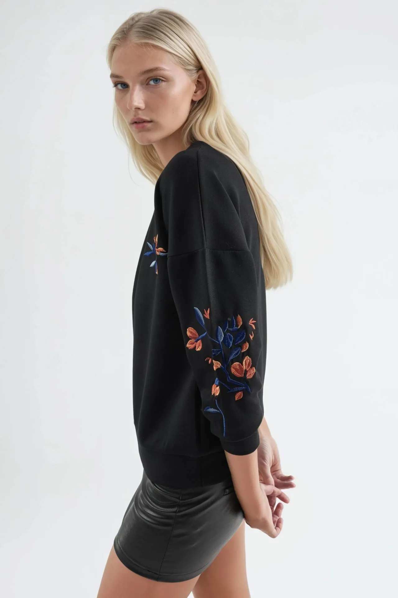 BERSAN Women's Crew Neck Sweatshirt 6