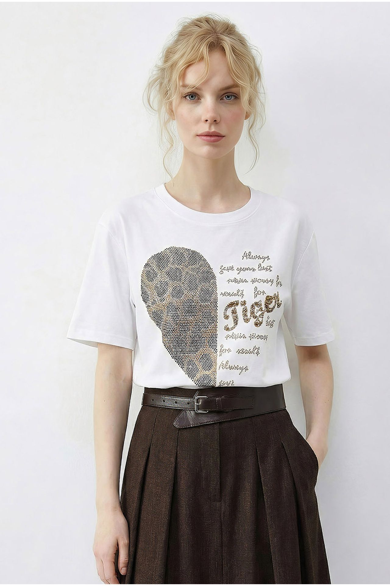 LUCCI Crew Neck Sequin Text Print T-Shirt 2