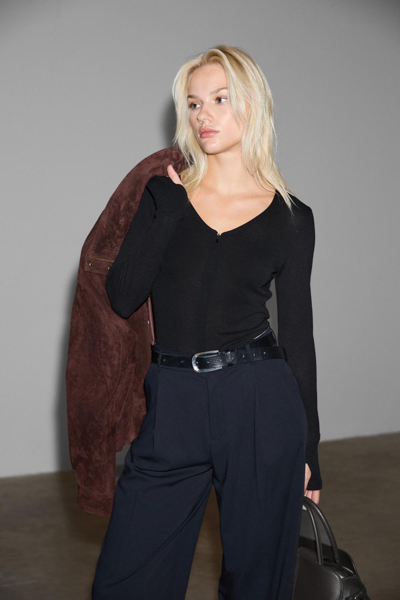 GRIMELANGE Slim Fit V-Neck Zipper Blouse 4