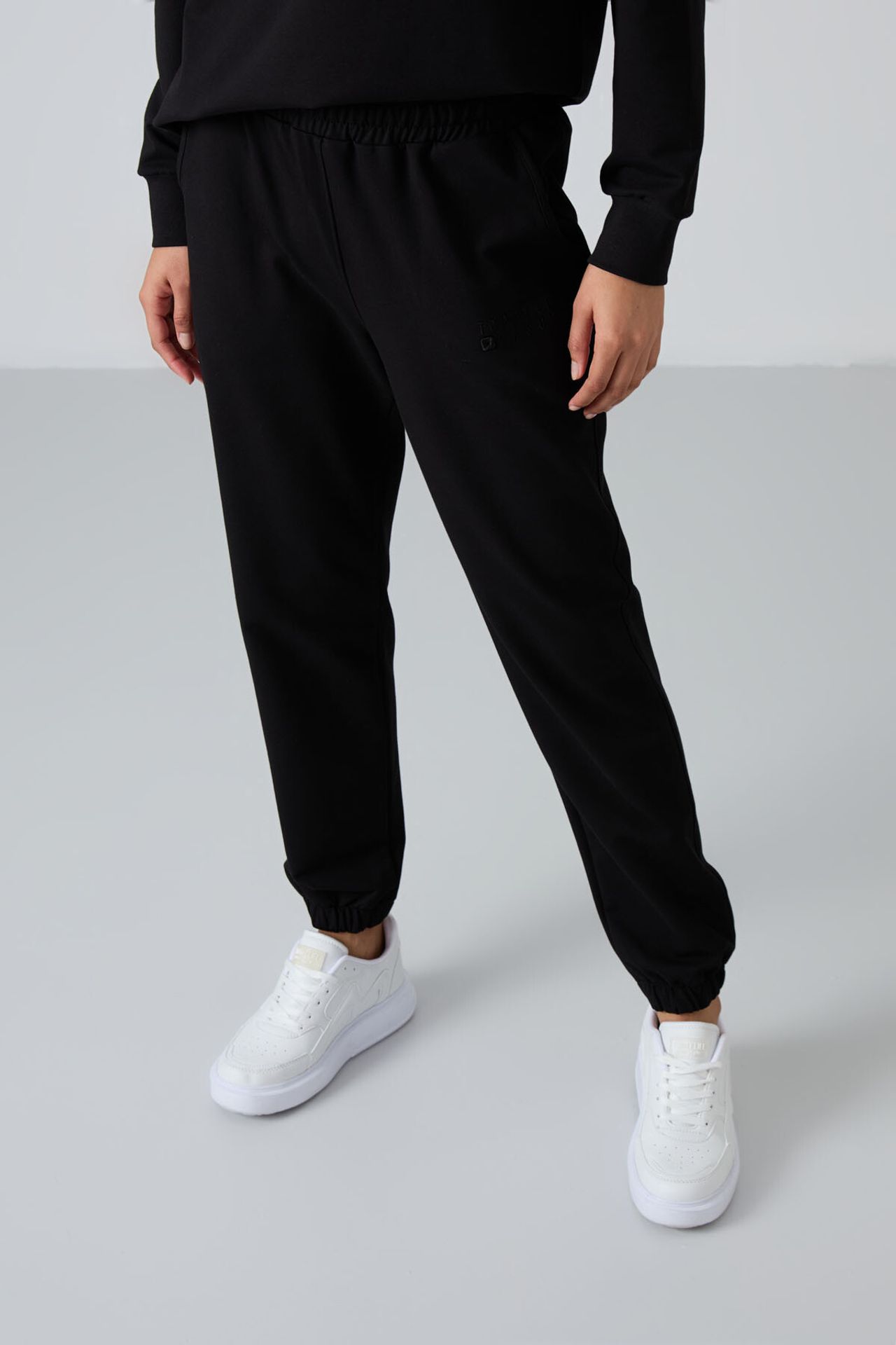 TOMMY Oversized Crew Neck Sweatshirt and Pants Set 3