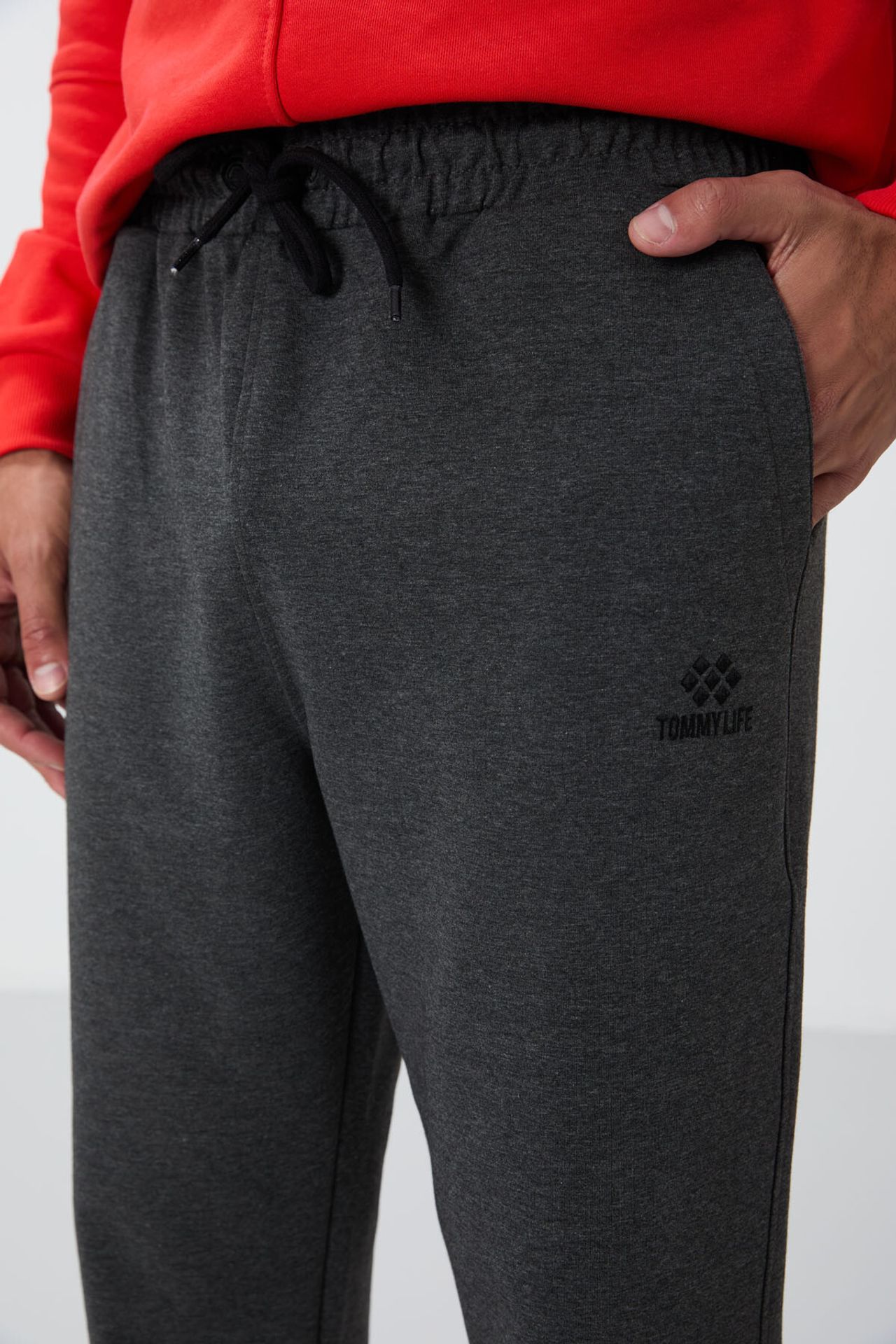 TOMMY Men's Regular-Fit Cotton Blend Sweatpants 3