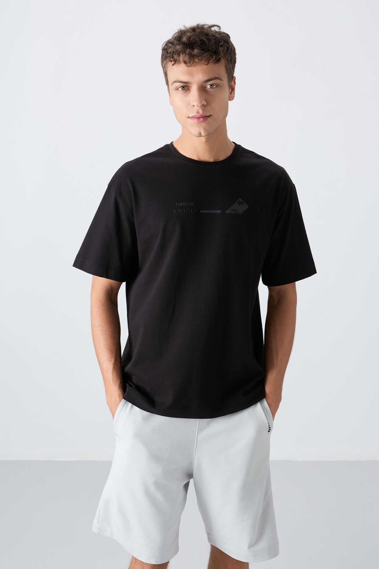 TOMMY Oversized Logo Crew Neck T-Shirt 1