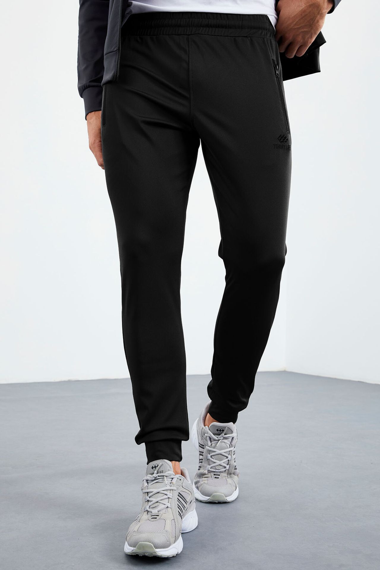 TOMMY Men's Scuba Knit Sweatshirt And Pants Set 3