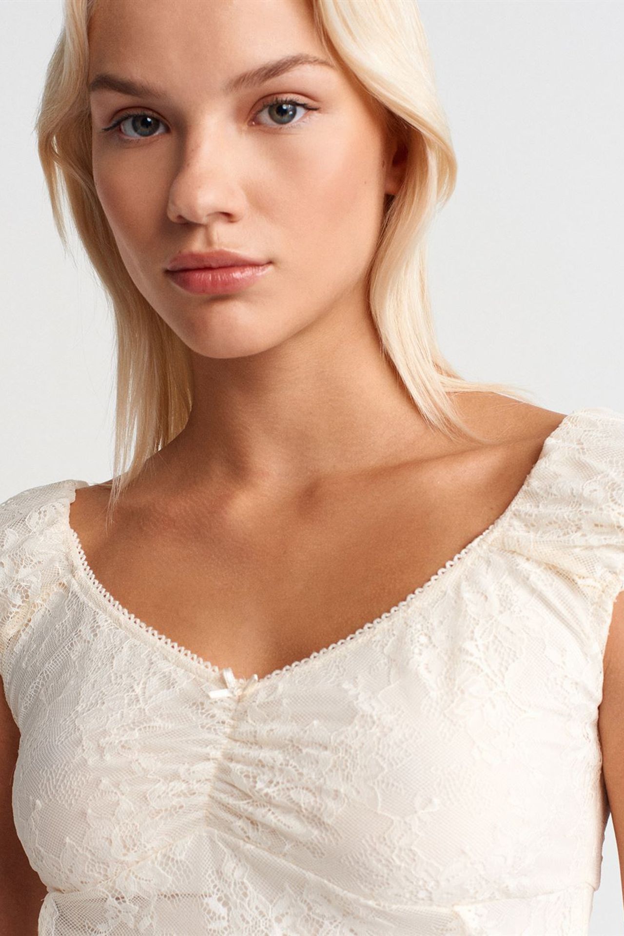 DILVIN Women's Cropped Lace Fitted Top 3