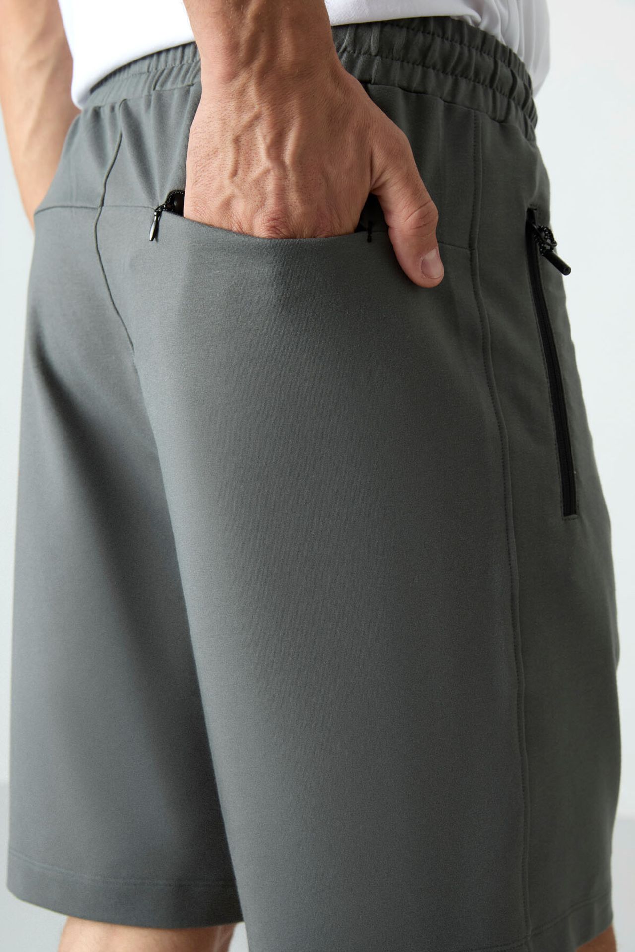 TOMMY Men's Regular-fit Knit Sweat Shorts 6