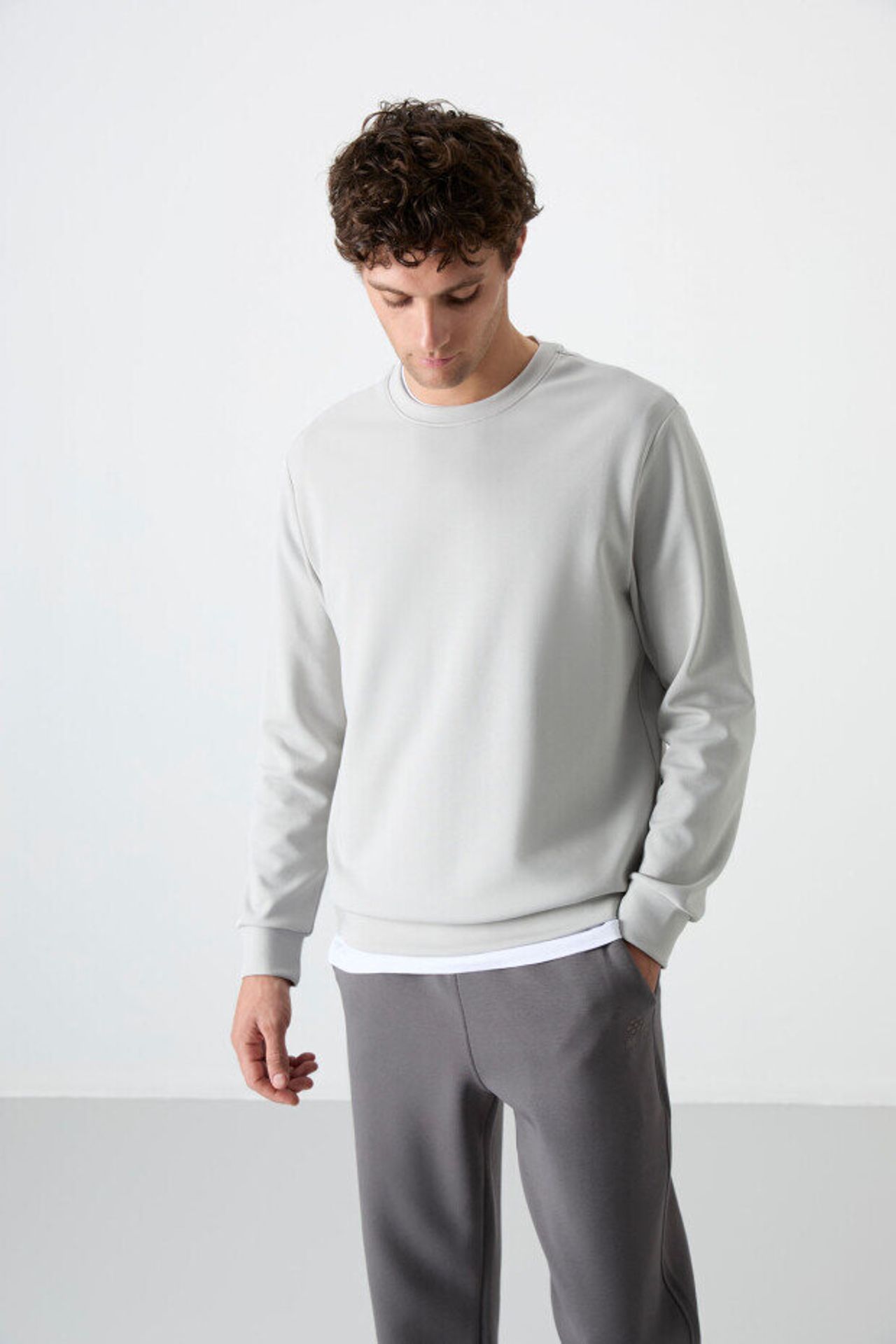 TOMMY Men's Plain Crew Neck Sweatshirt 3