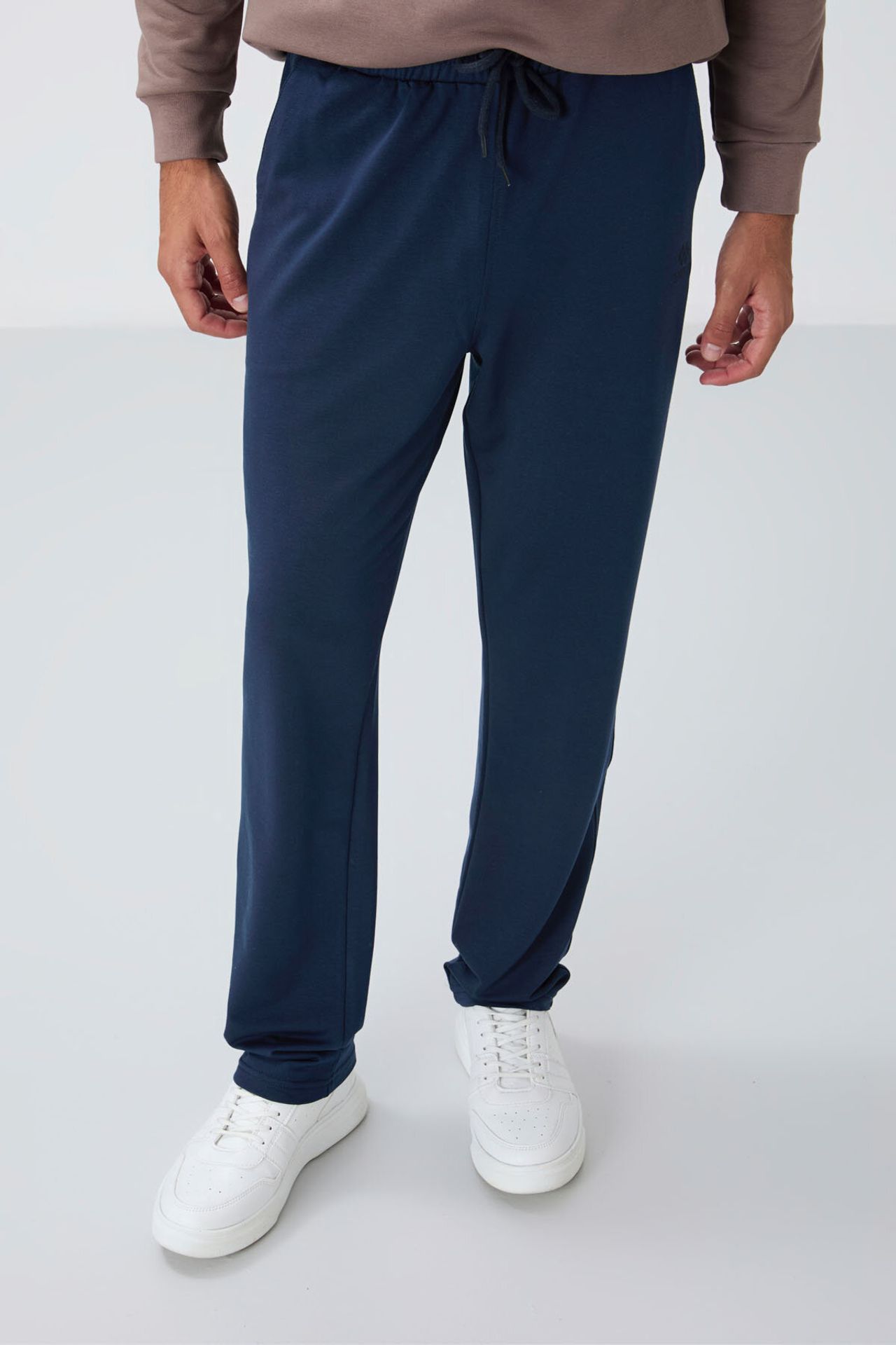 TOMMY Men's Regular-Fit Cotton Blend Sweatpants 2