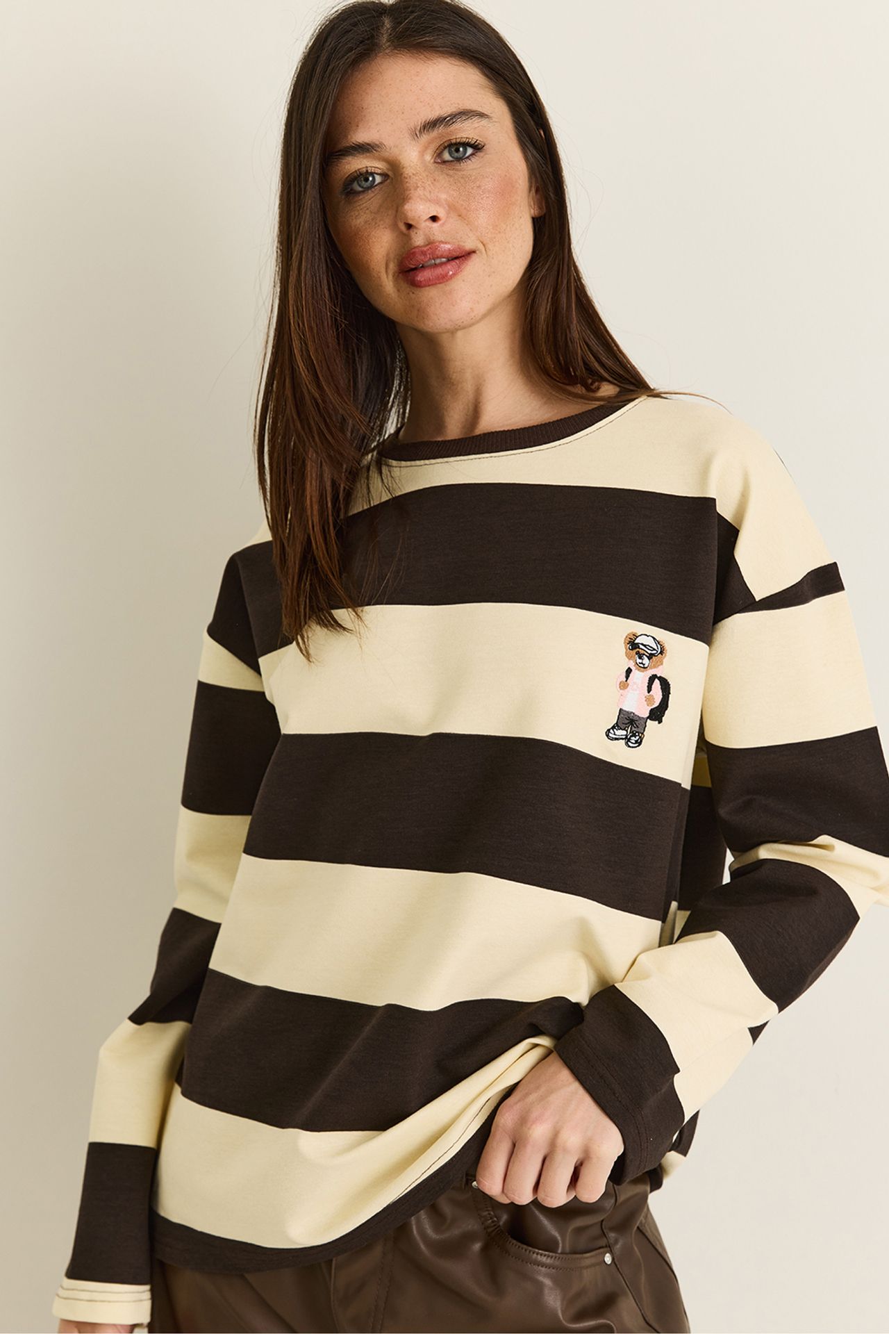 LUCCI Women's Sweatshirt 1