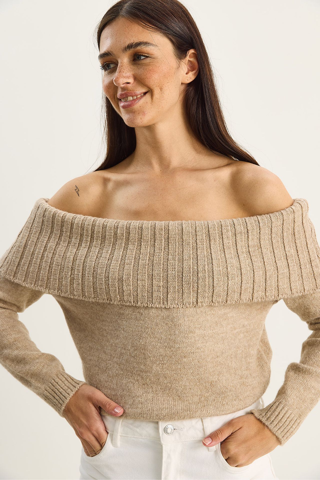 LUCCI Knit Sweater with Madonna Collar 2