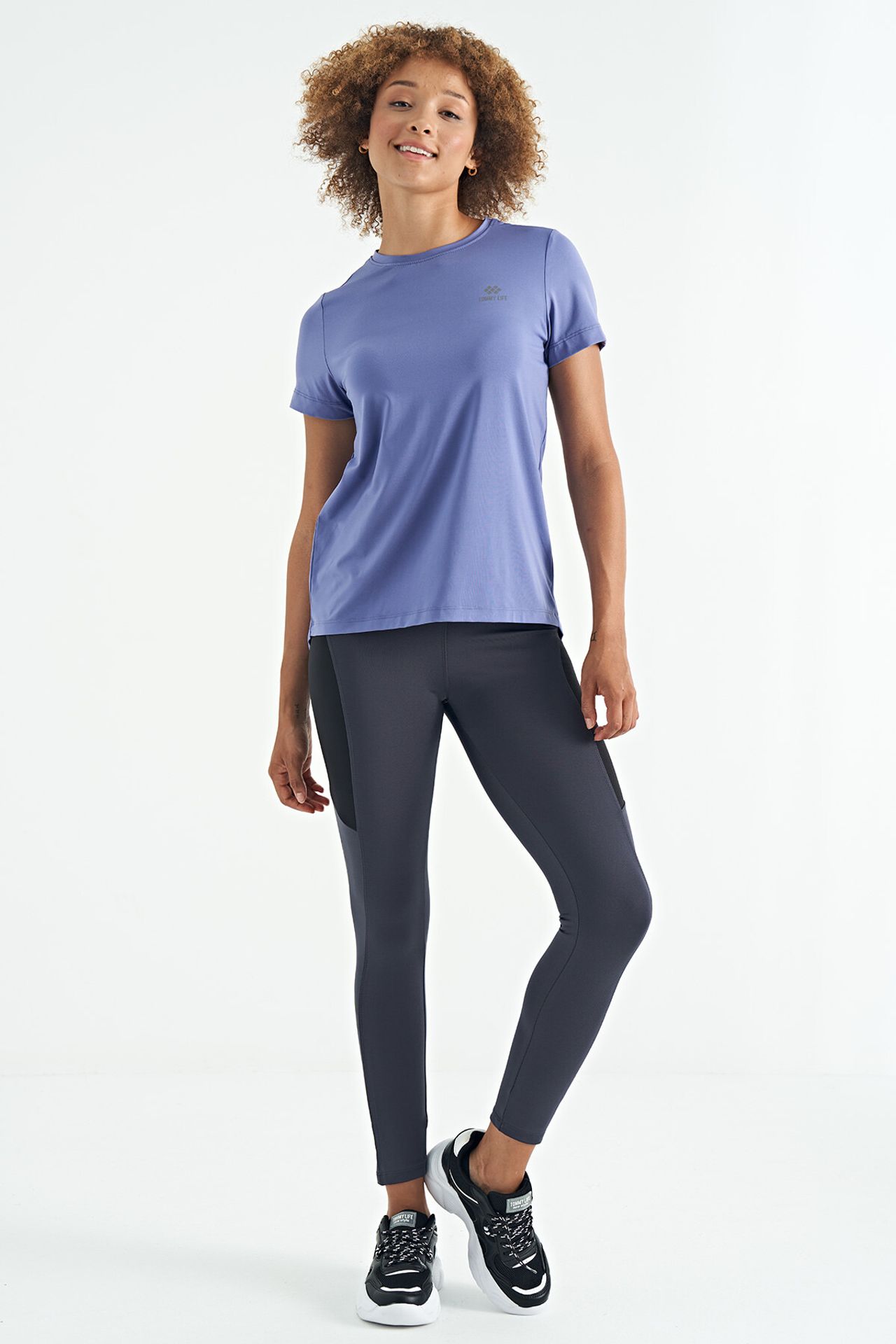 TOMMY Women's relaxed crew neck T-shirt with side slits 1