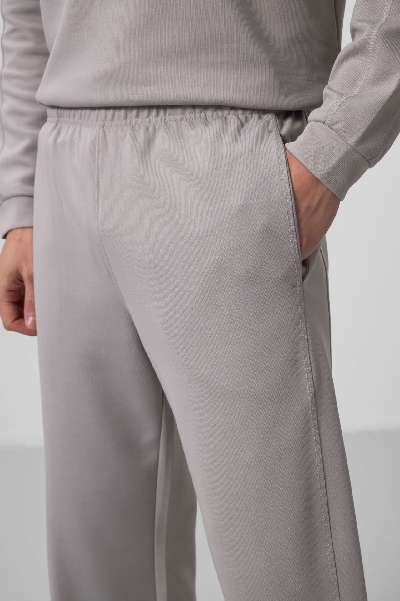 TOMMY Men's Oversized Sweatshirt And Pants Set 5