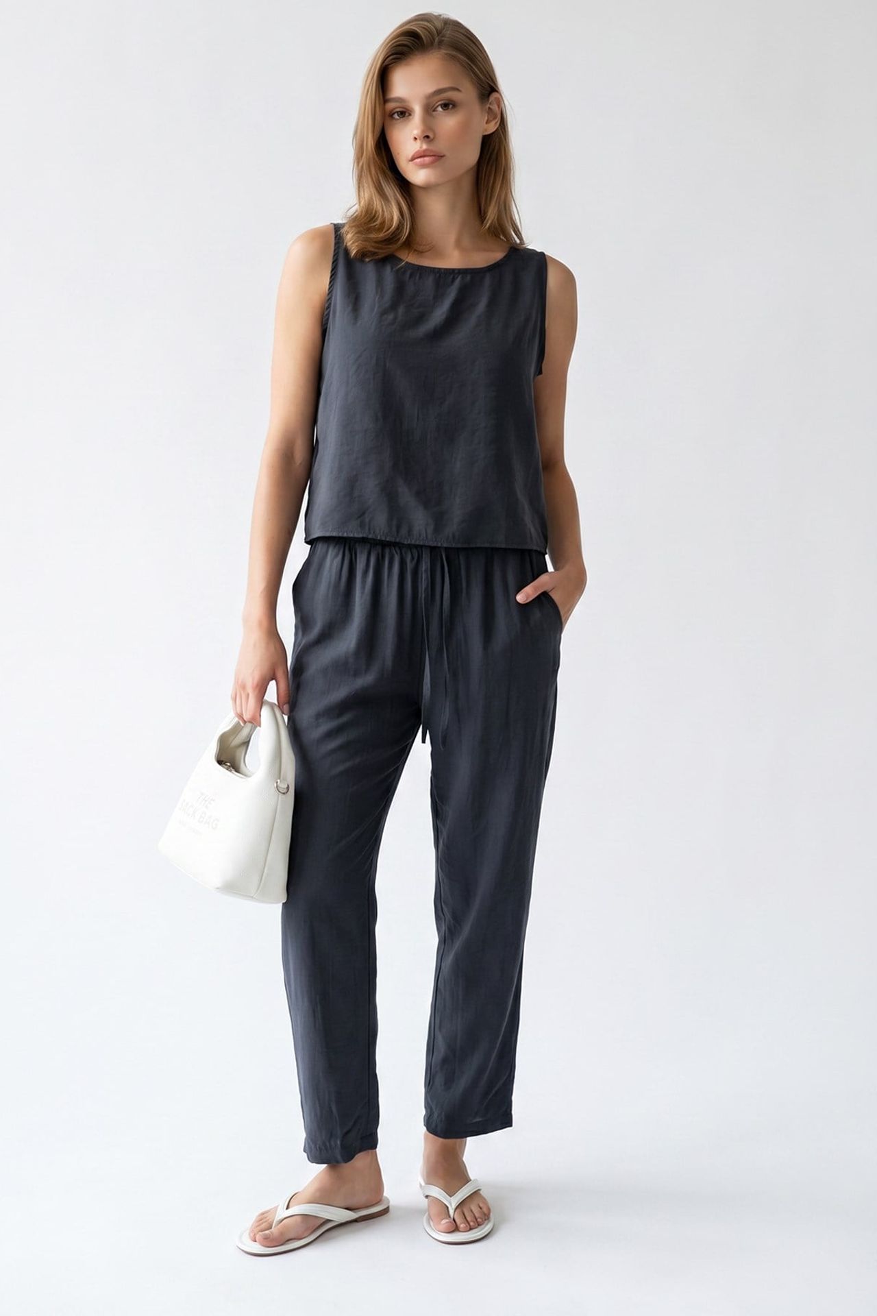 MIXRAY Sleeveless Crepe Jumpsuit