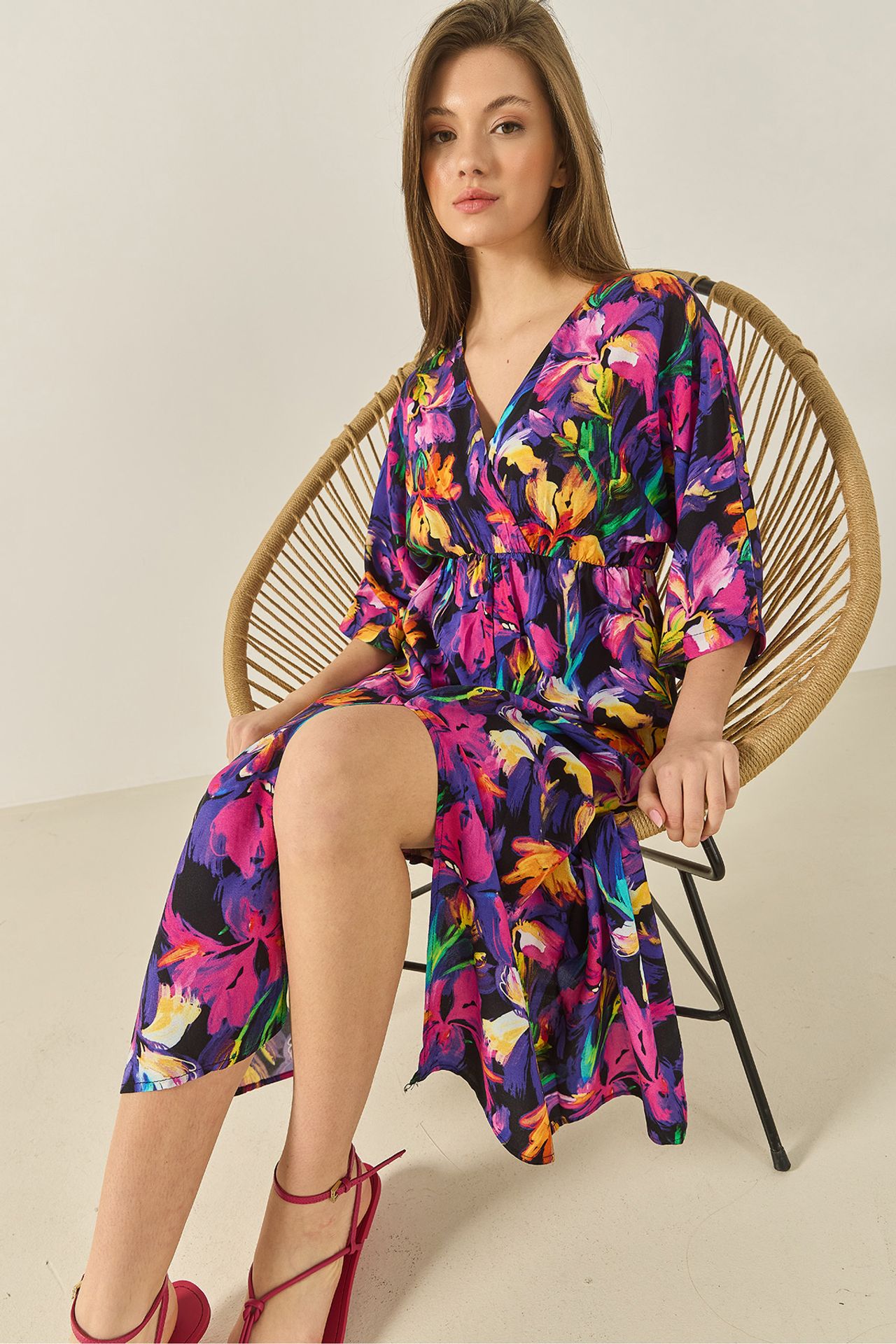 LUCCI V-neck Midi Dress with Slit