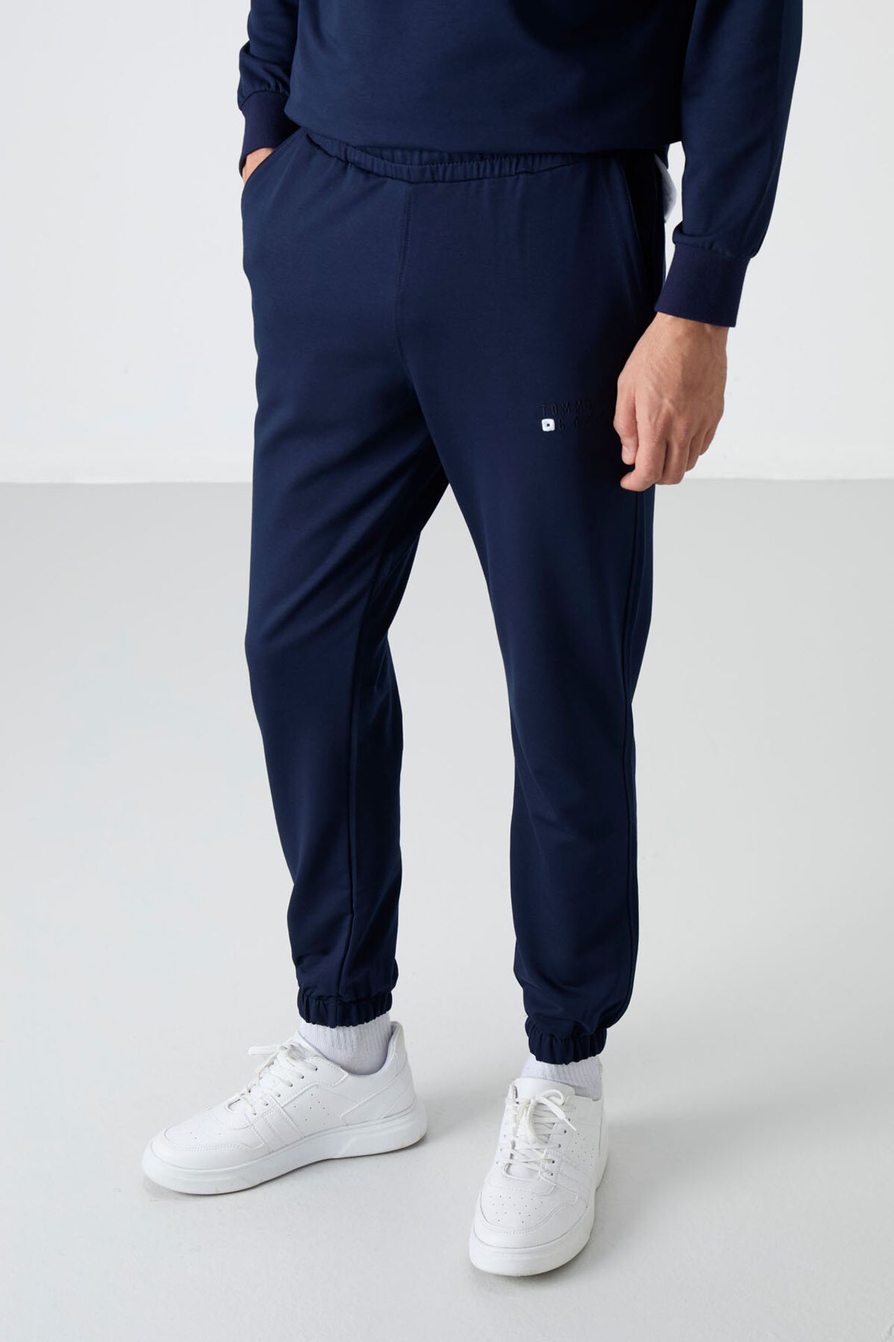TOMMY Men's Oversized Sweatshirt And Pants Set 5