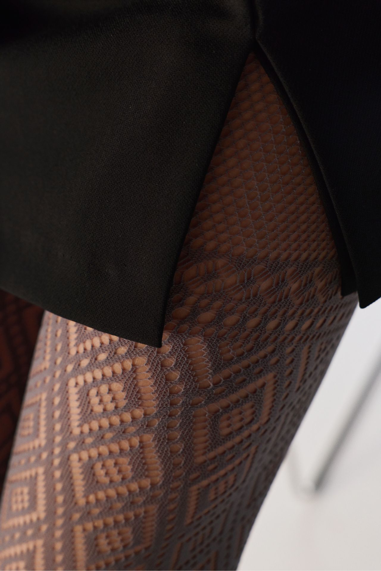 PENTI Shadow Diamond Geometric Pattern Mesh Tights 3